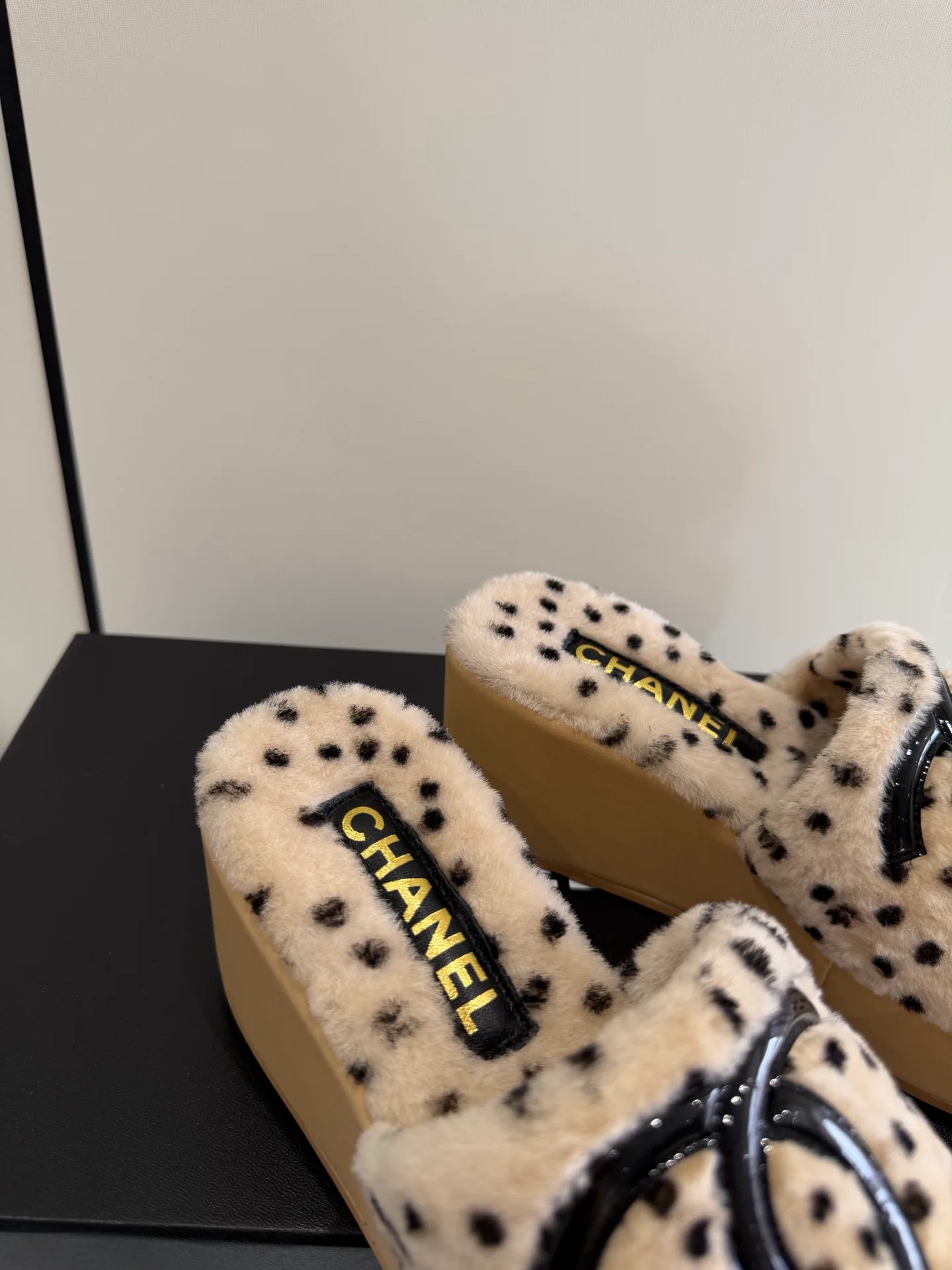 Тапочки Женские Chanel 18268440