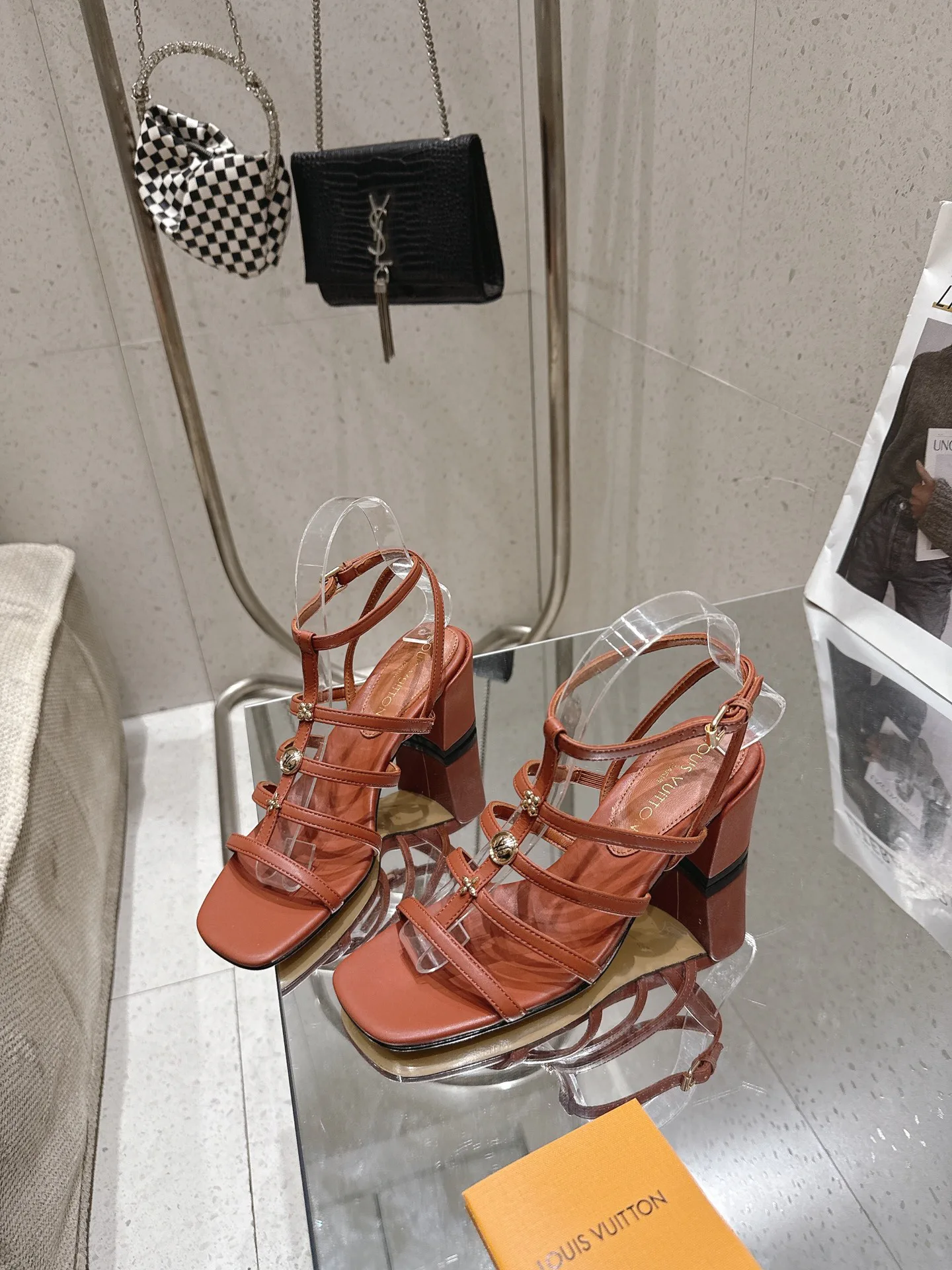 Босоножки Женские Louis Vuitton 17524784