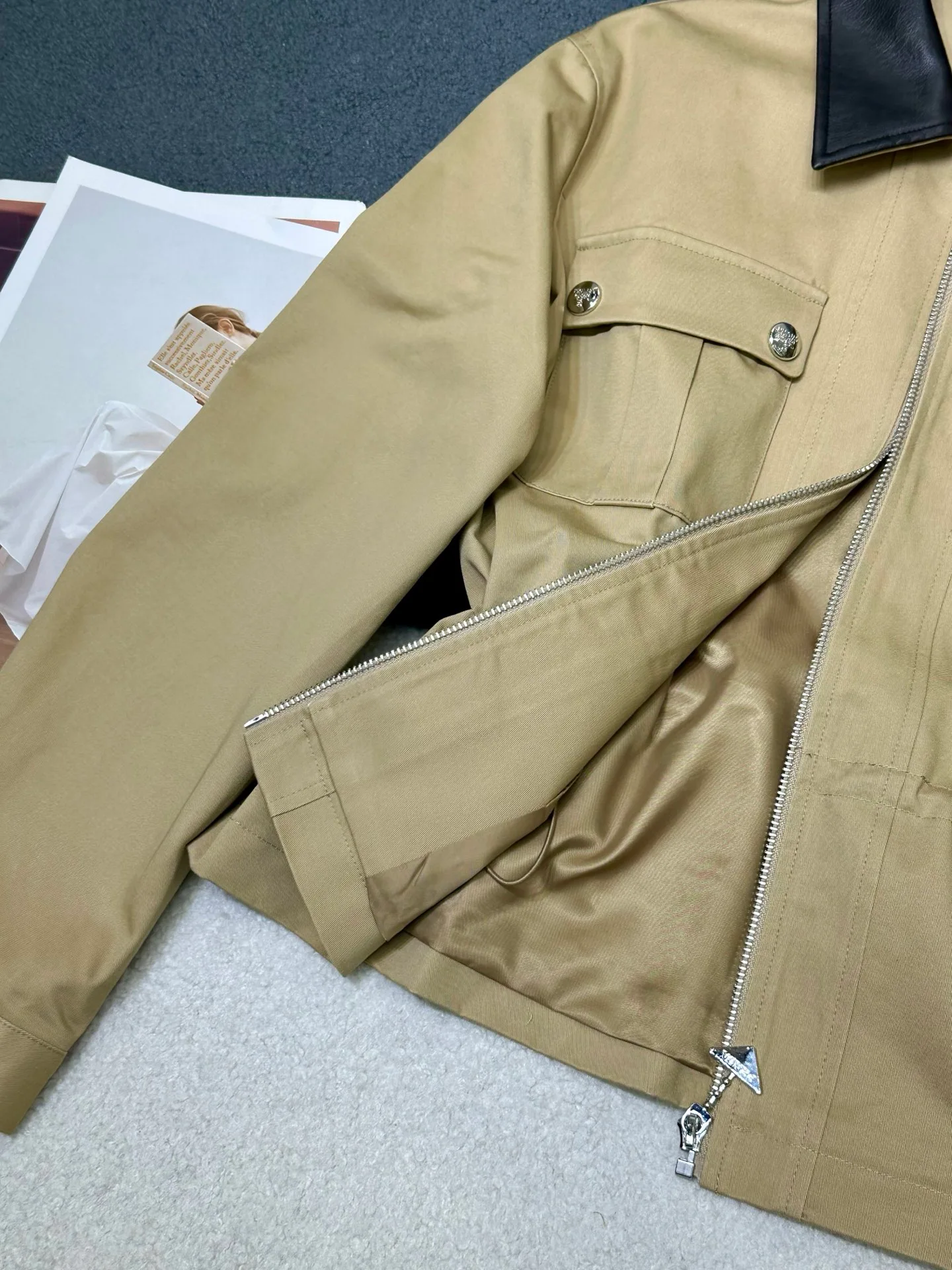 Куртки И Пуховики Женские Prada 18331680