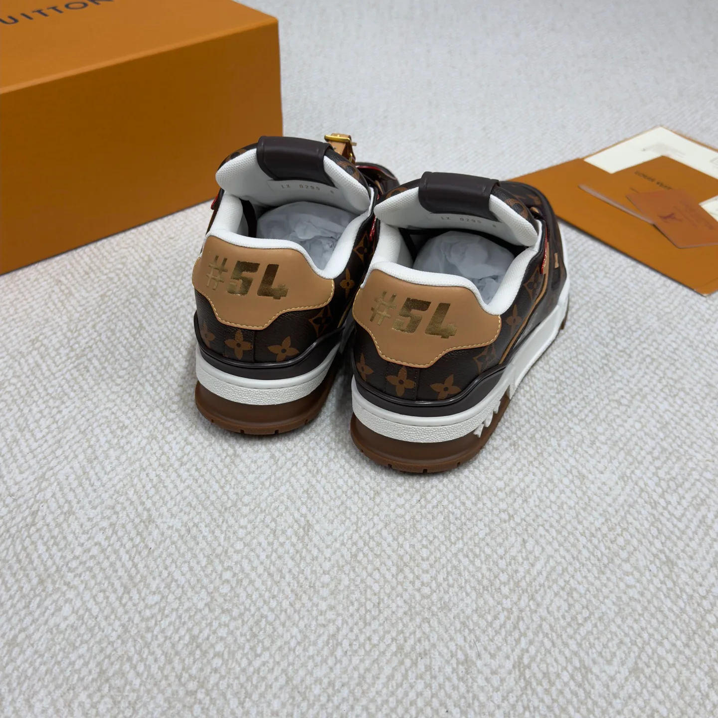 Кроссовки Женские Louis Vuitton 18265150
