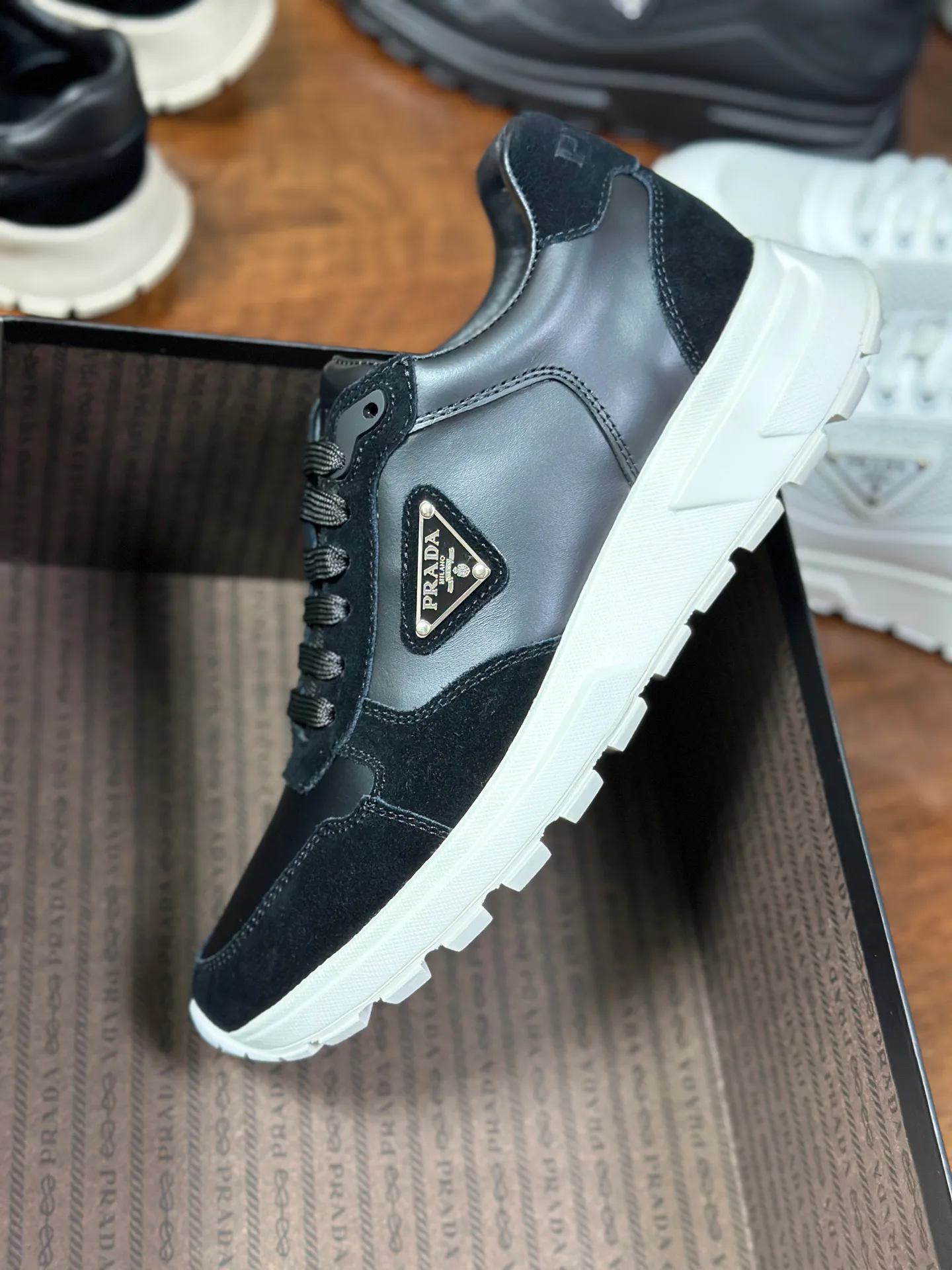 Кроссовки Женские Prada 18708340