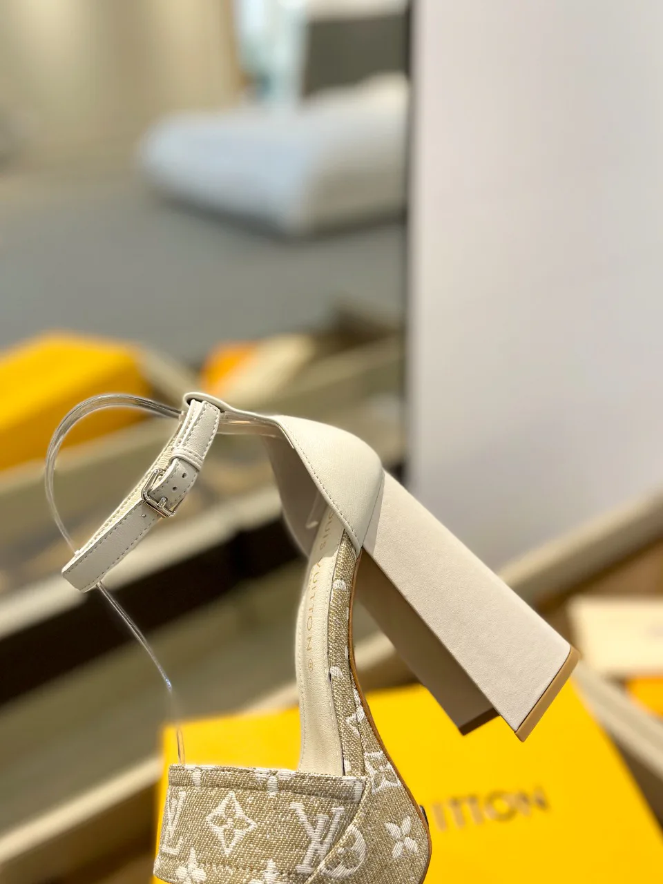 Босоножки Женские Louis Vuitton 10910218