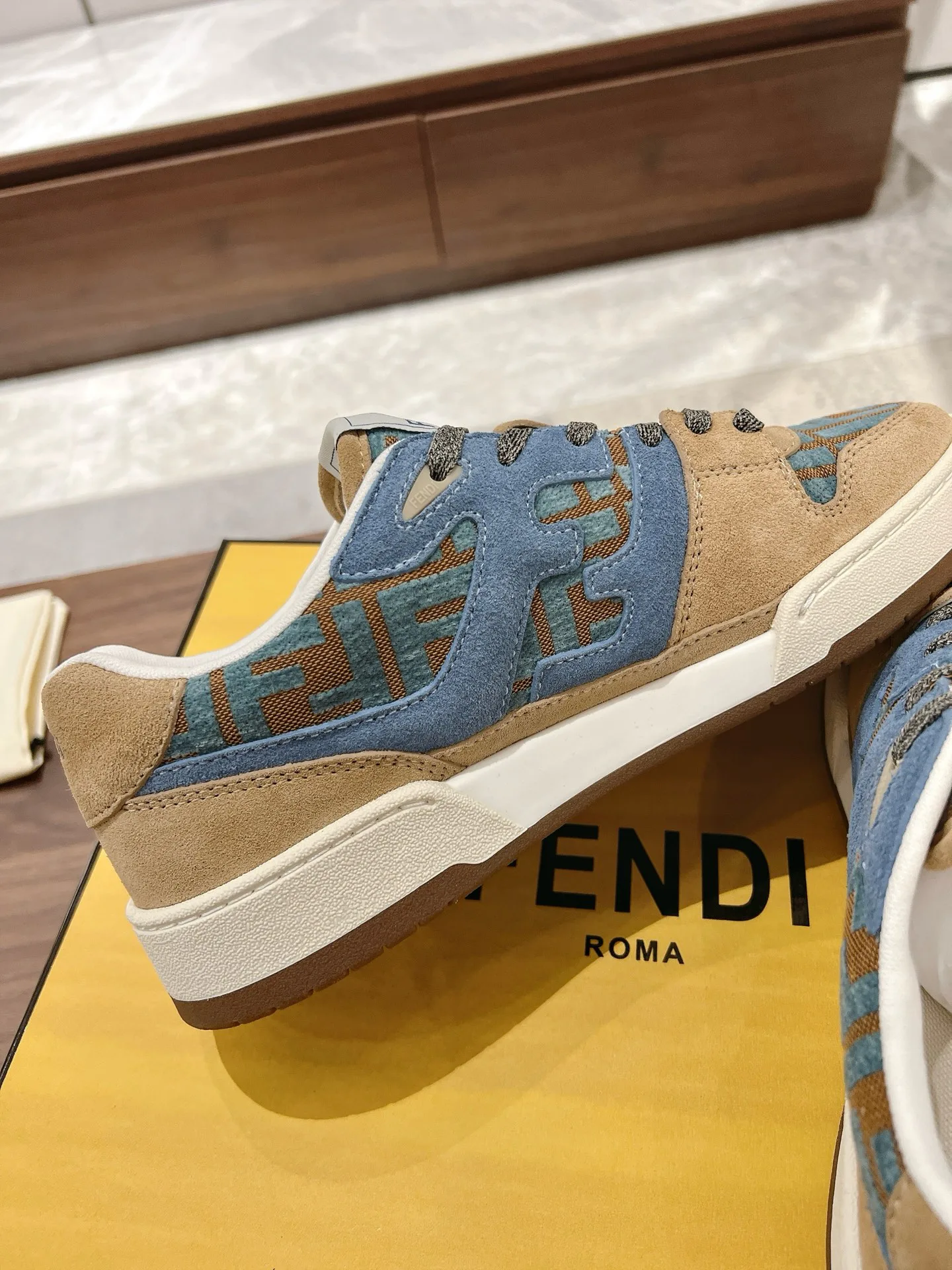 Кроссовки Женские Fendi 20719
