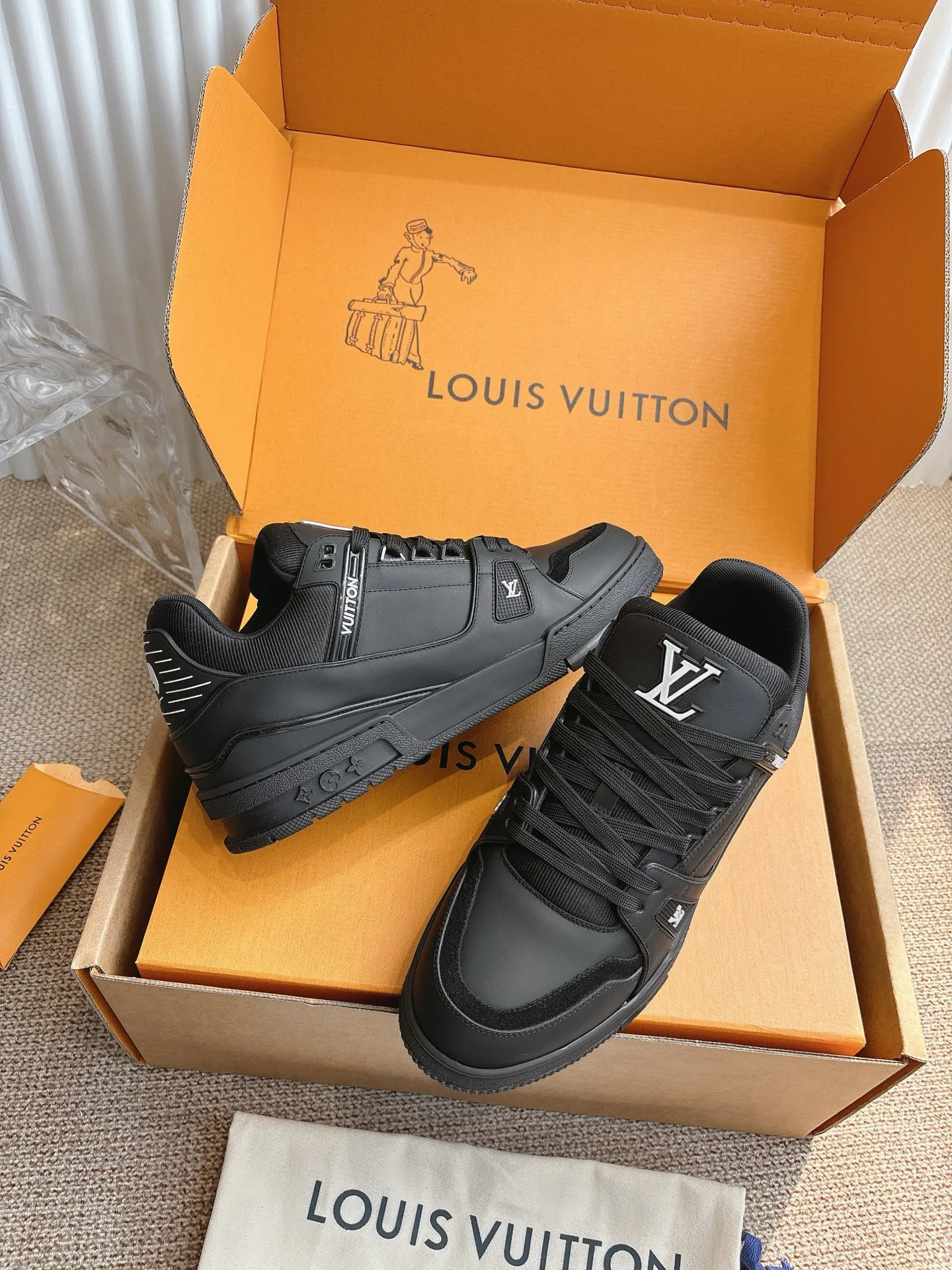 Кроссовки Женские Louis Vuitton 18324746
