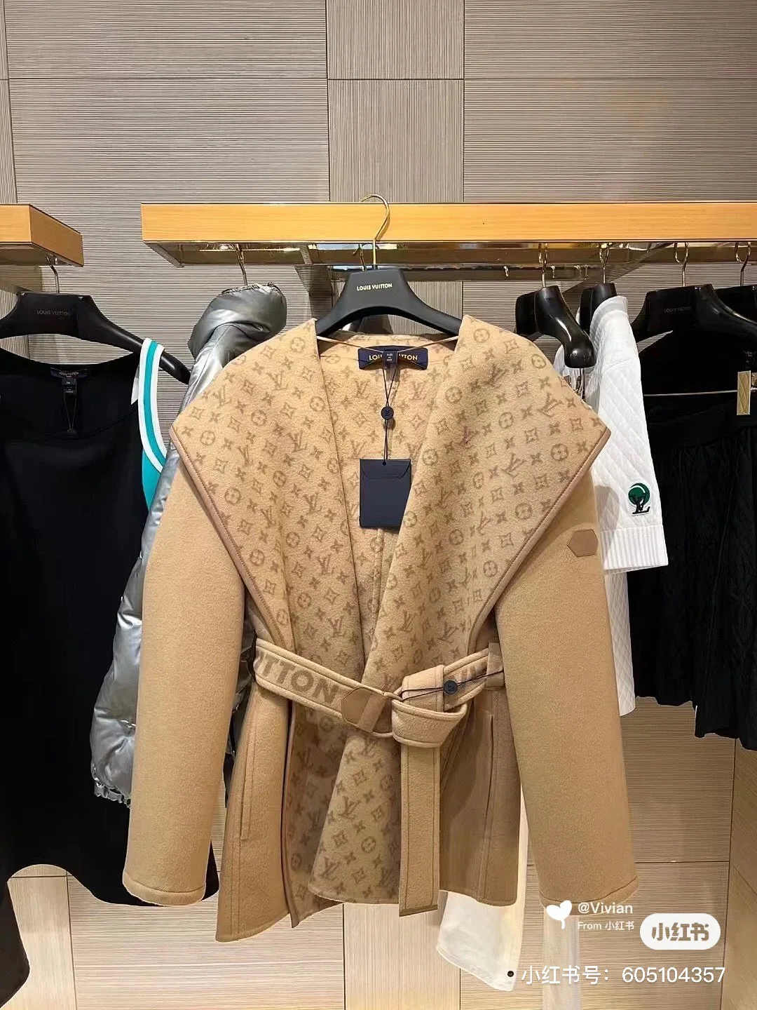 Пальто Женские Louis Vuitton 669871