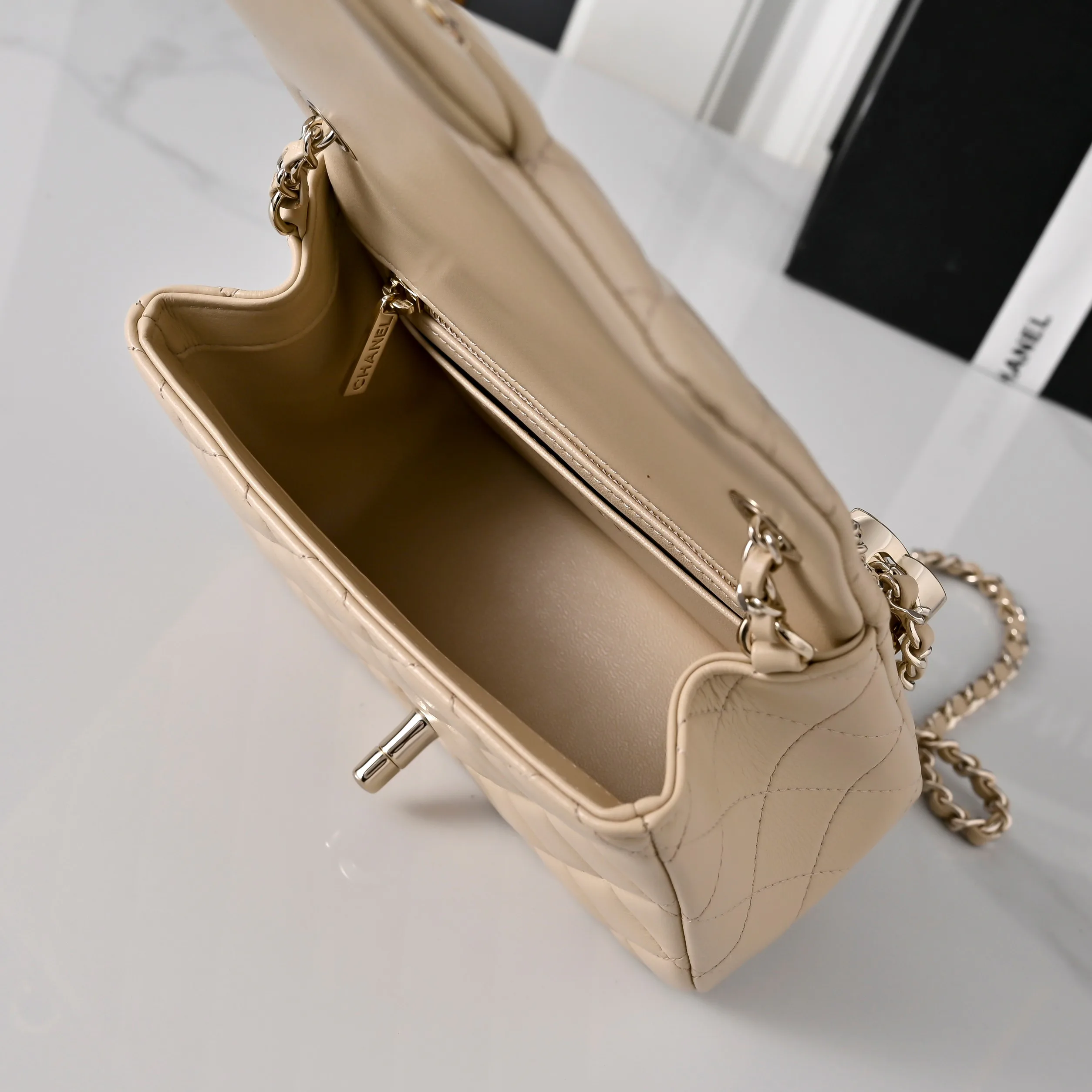 Классические Сумки Женские Chanel 18147939