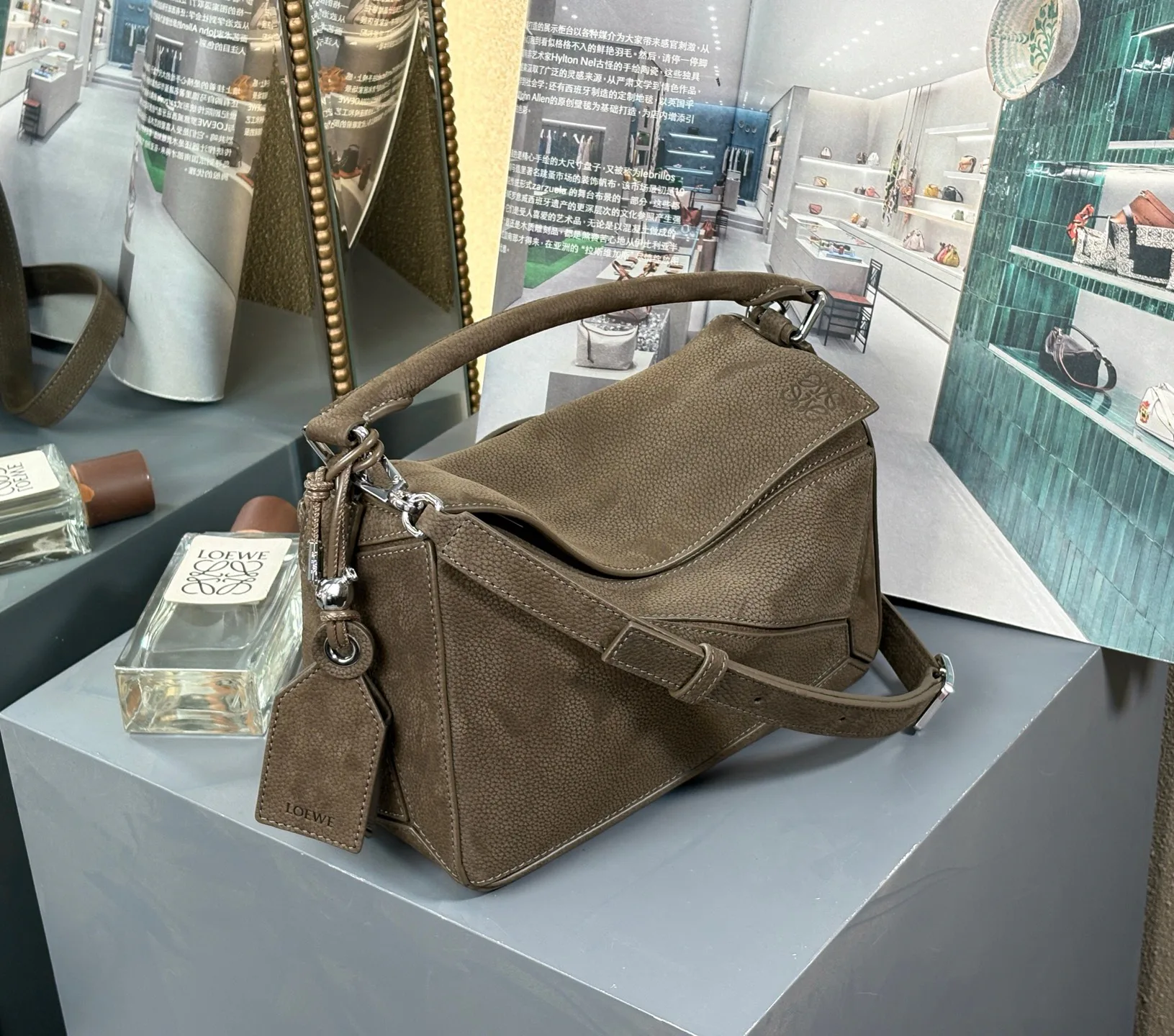 Классические Сумки Женские Loewe 1846036