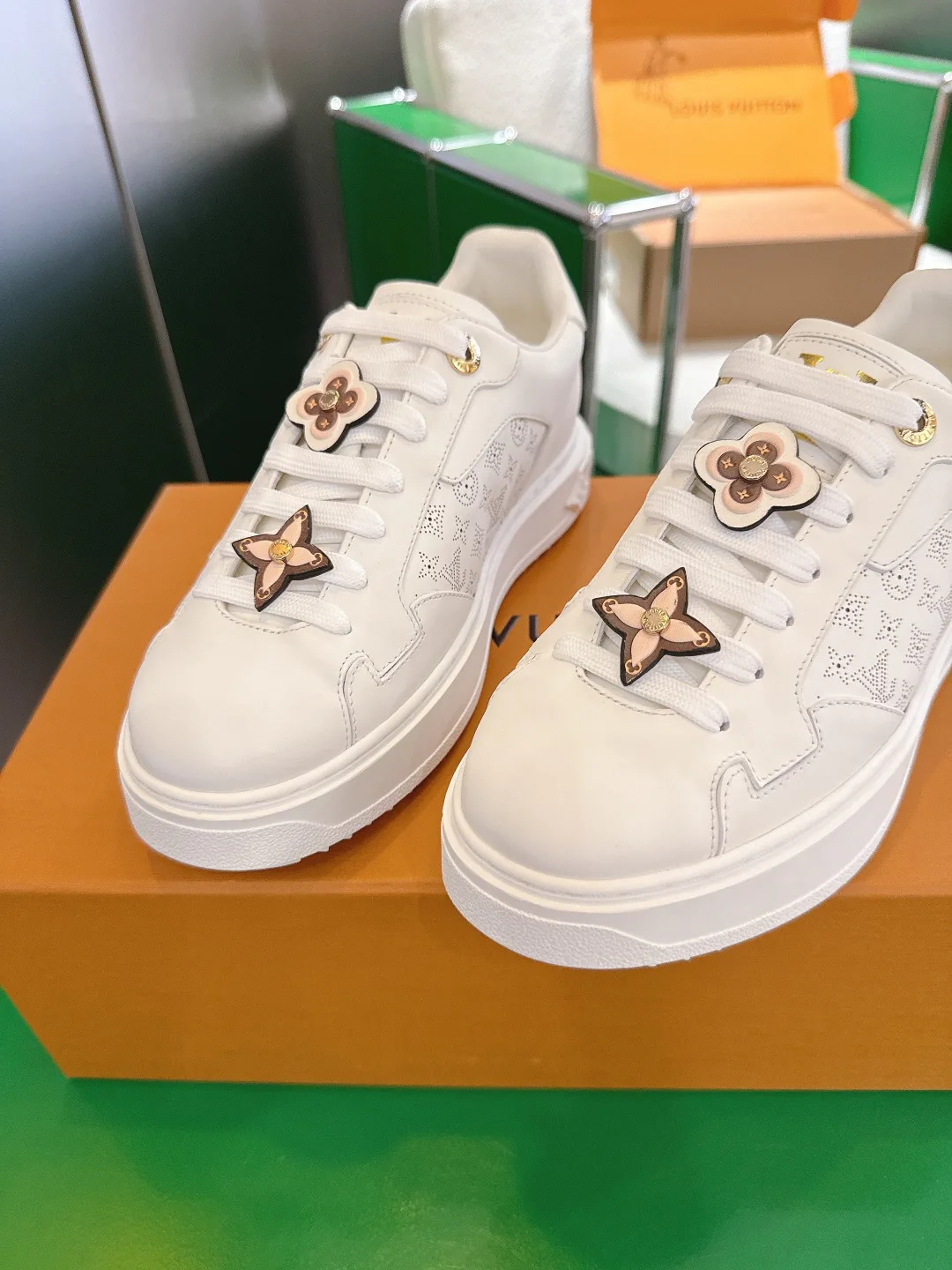 Кроссовки Женские Louis Vuitton 18677718