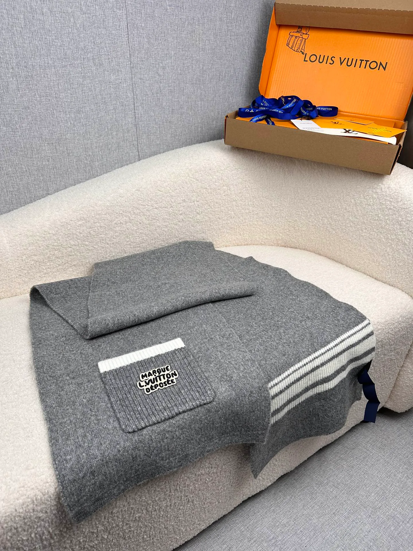 Шарфы Louis Vuitton 18627334