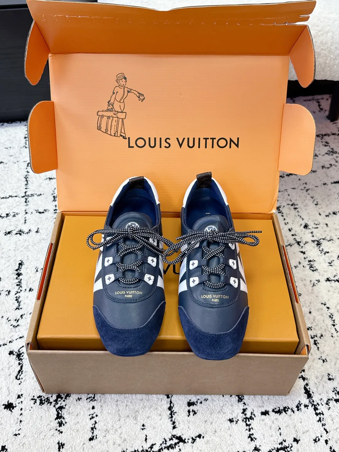 Кроссовки Женские Louis Vuitton 18409670