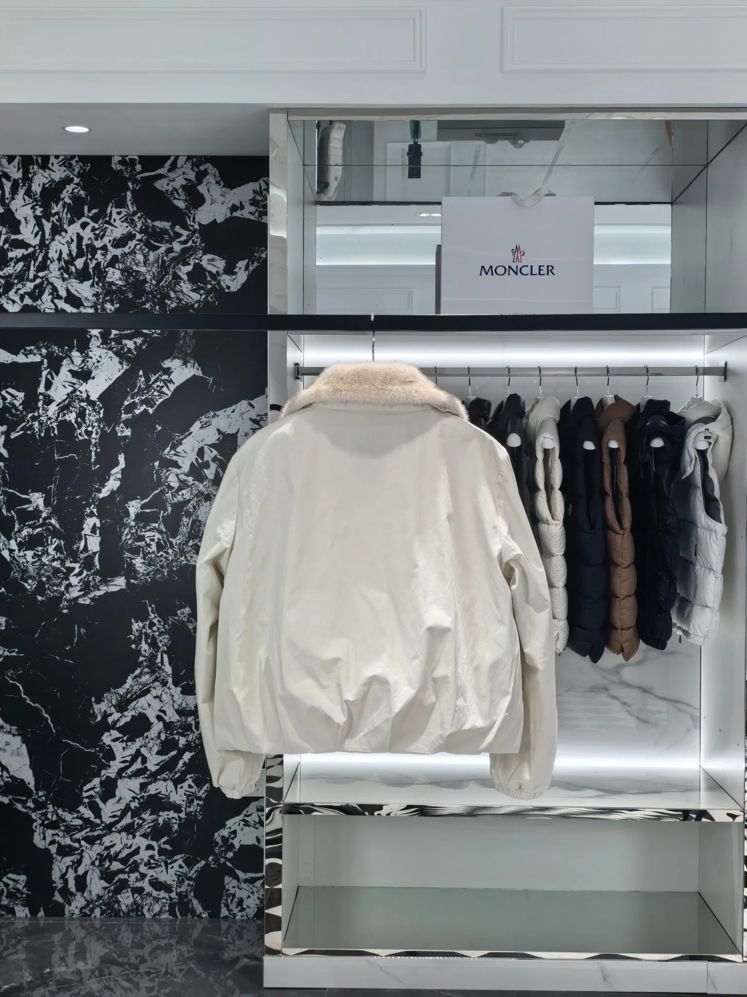 Куртки И Пуховики Женские Moncler 18725325
