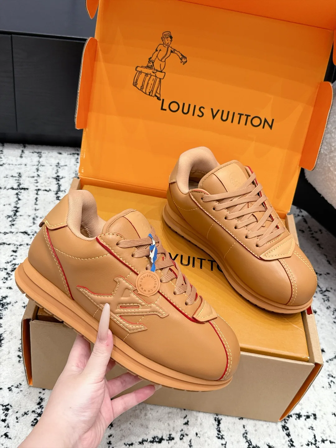 Кроссовки Женские Louis Vuitton 18406489