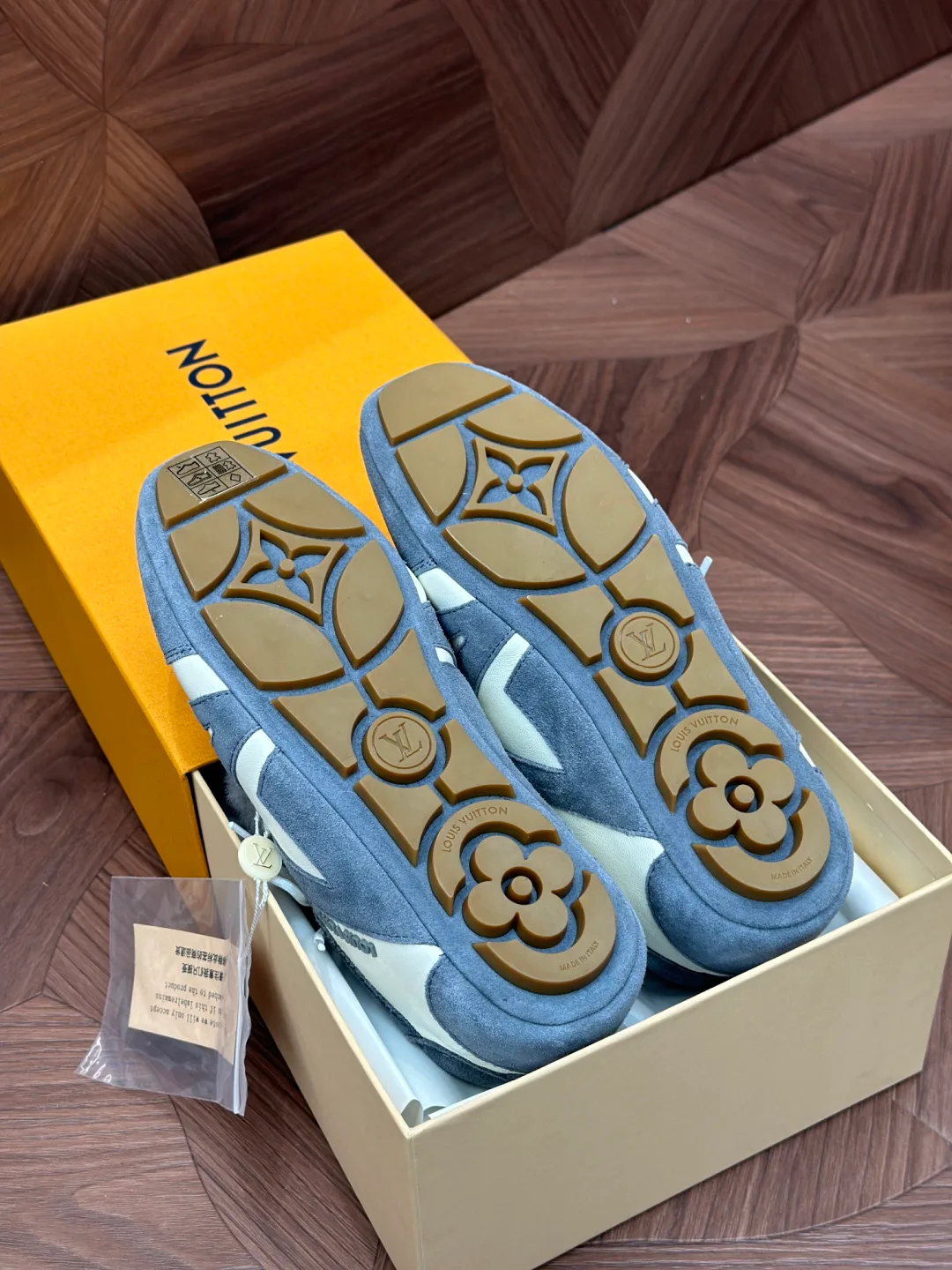 Кроссовки Женские Louis Vuitton 18794139