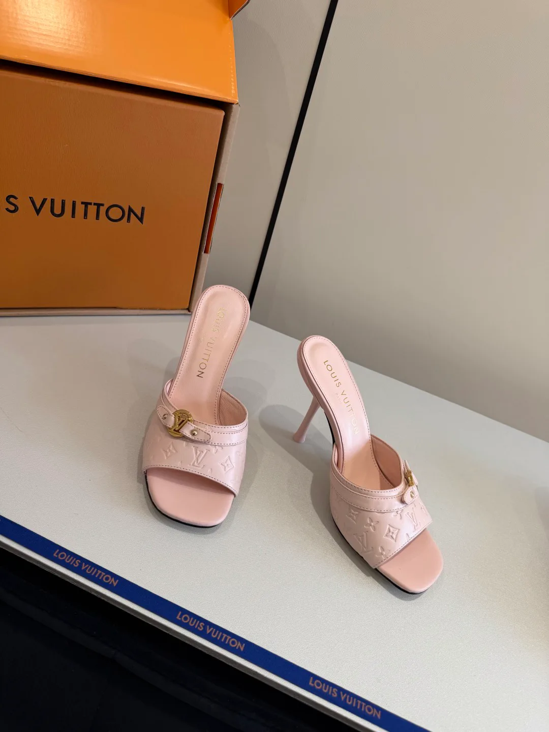 Босоножки Женские Louis Vuitton 1619371