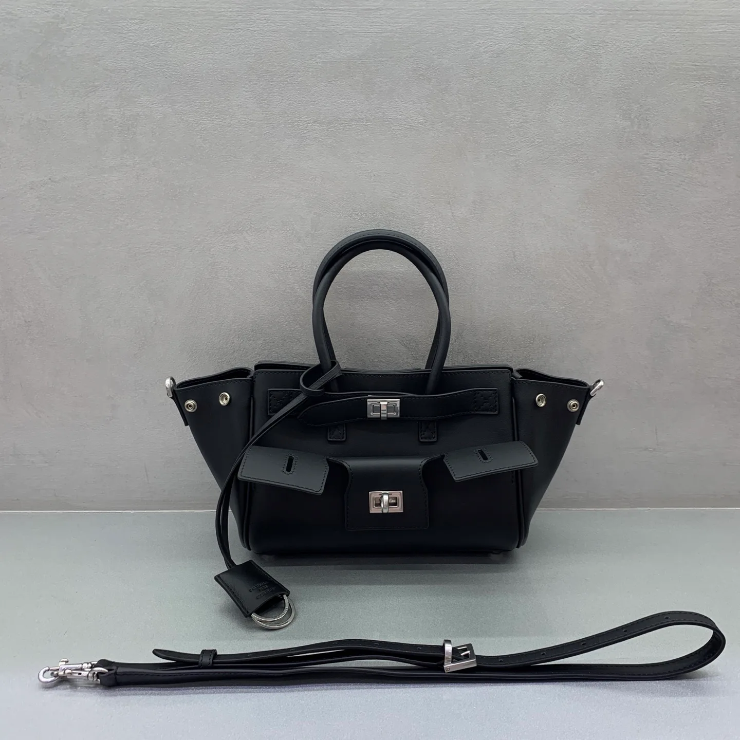 Классические Сумки Женские Balenciaga 18205720