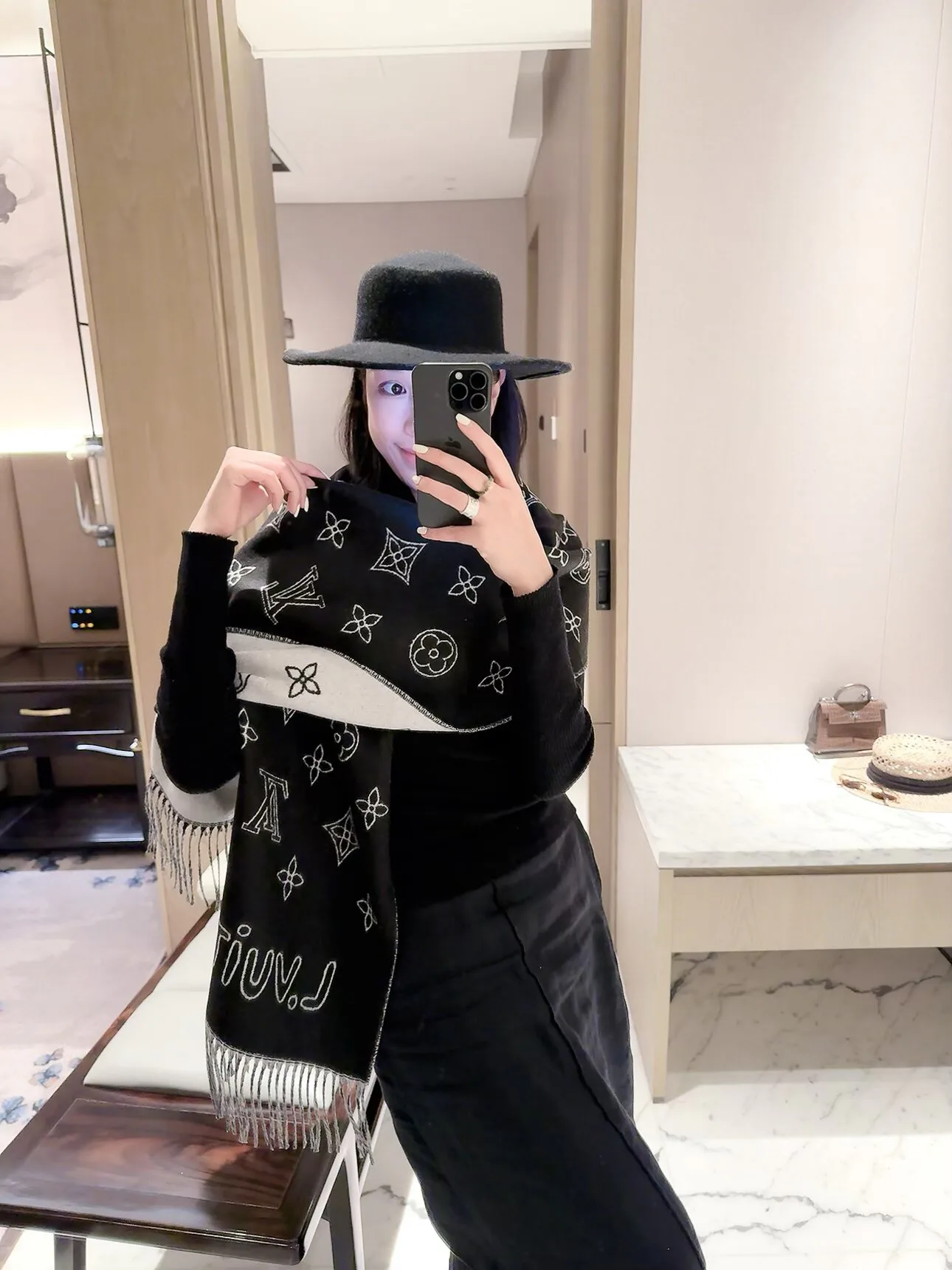 Шарфы Louis Vuitton 18377556
