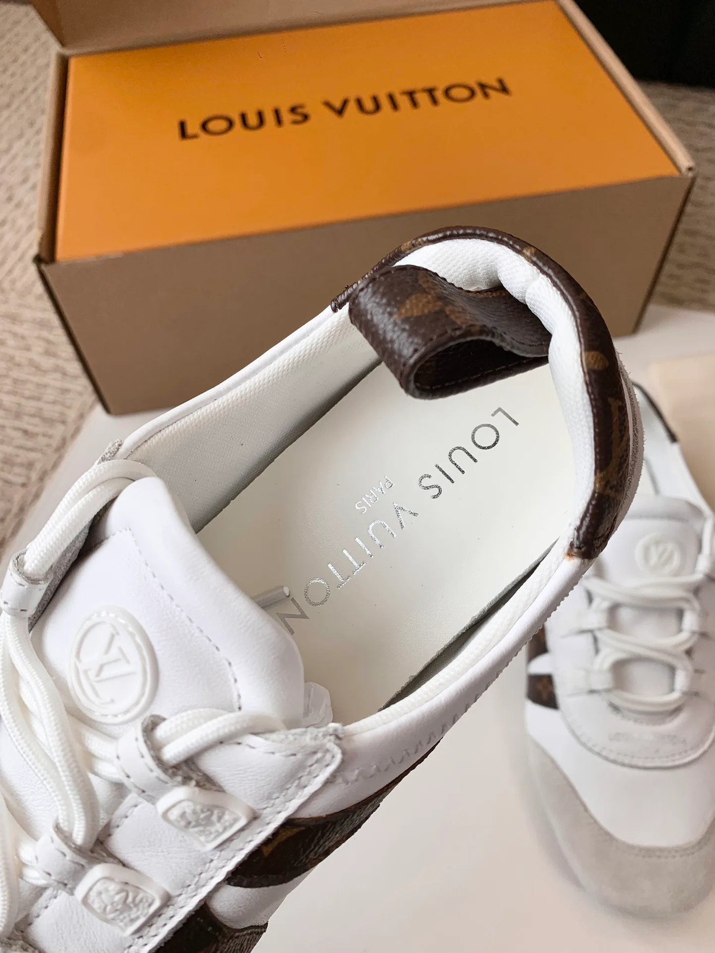 Кроссовки Женские Louis Vuitton 17753808