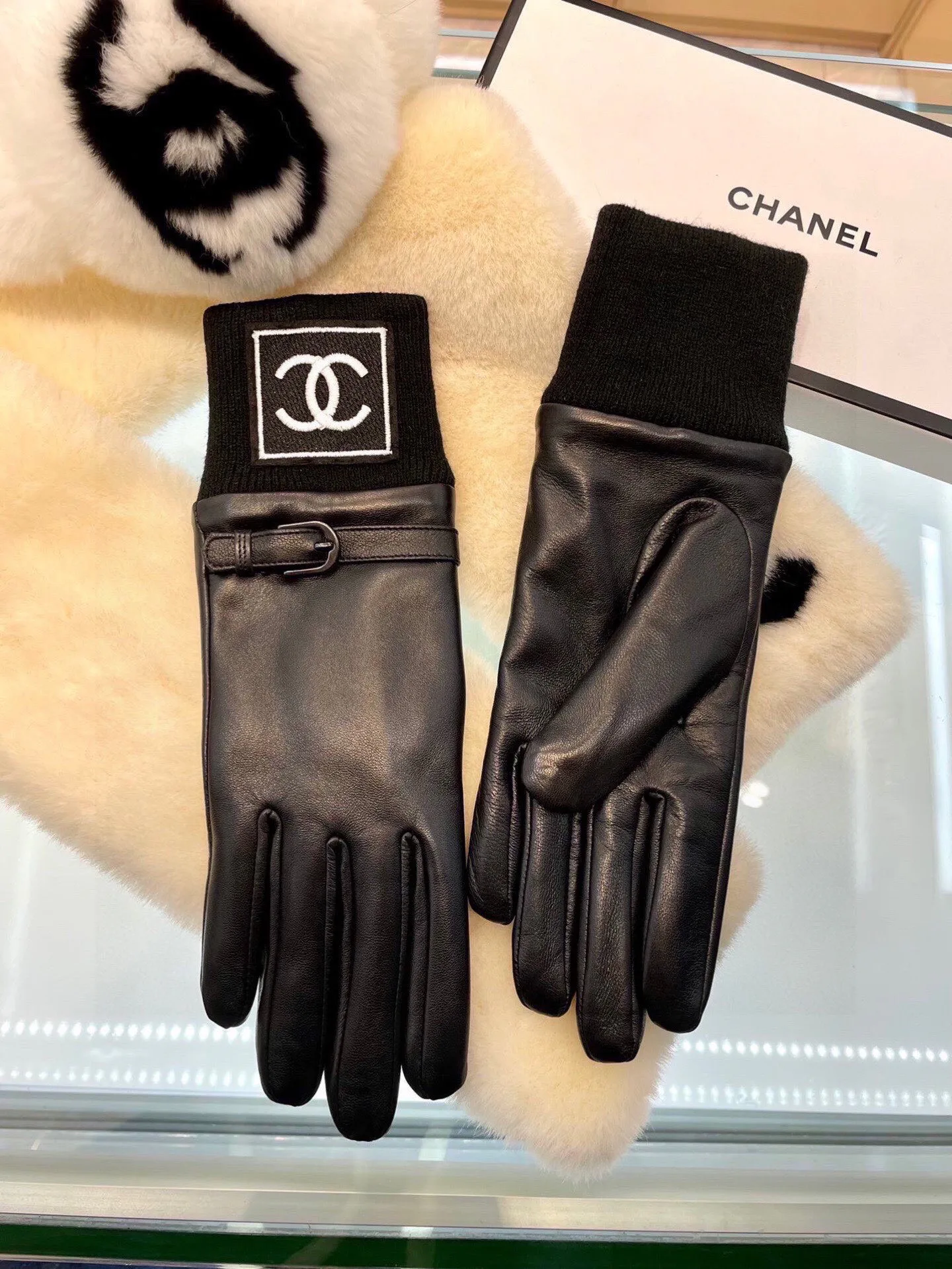 Перчатки Chanel 240487