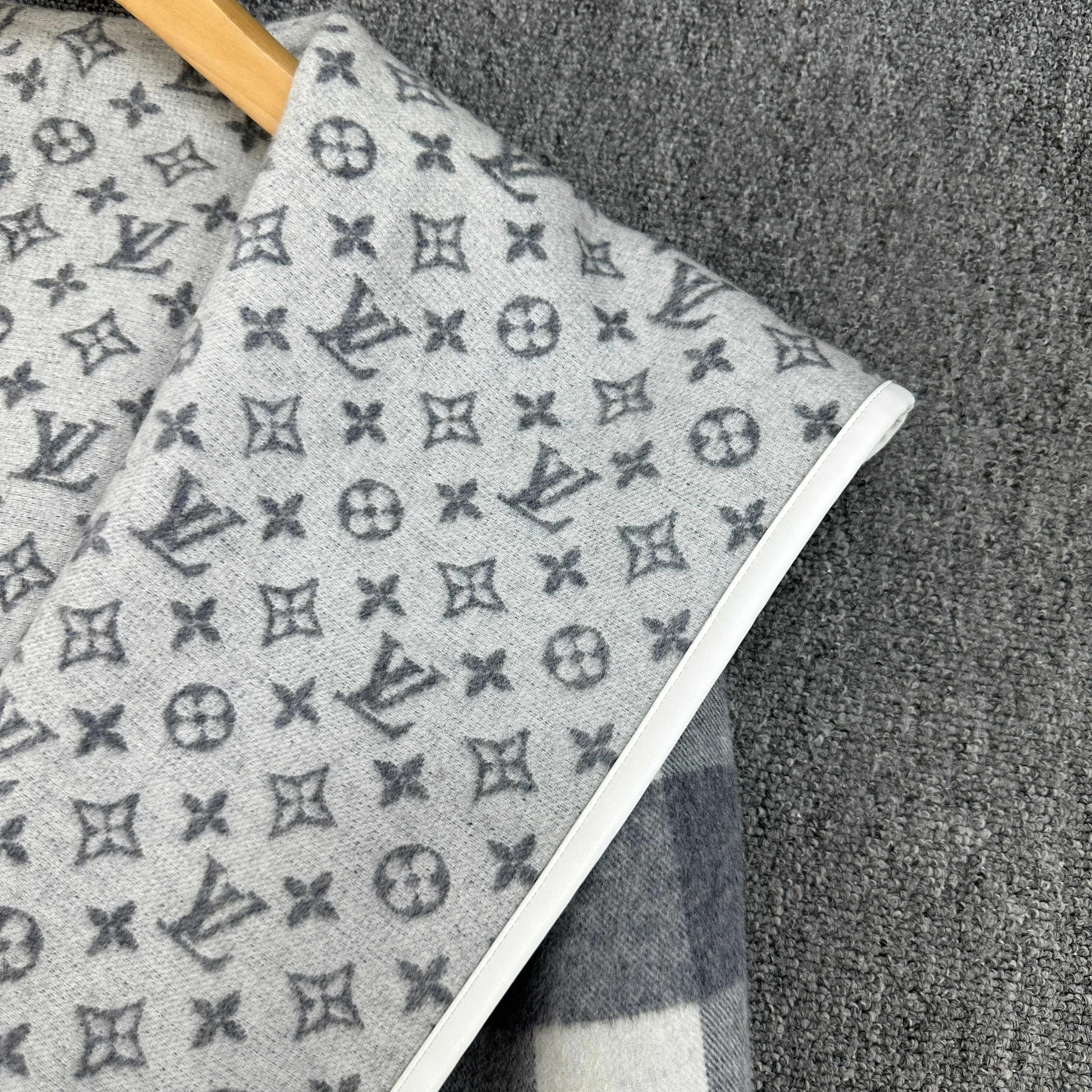 Пальто Женские Louis Vuitton 18742931