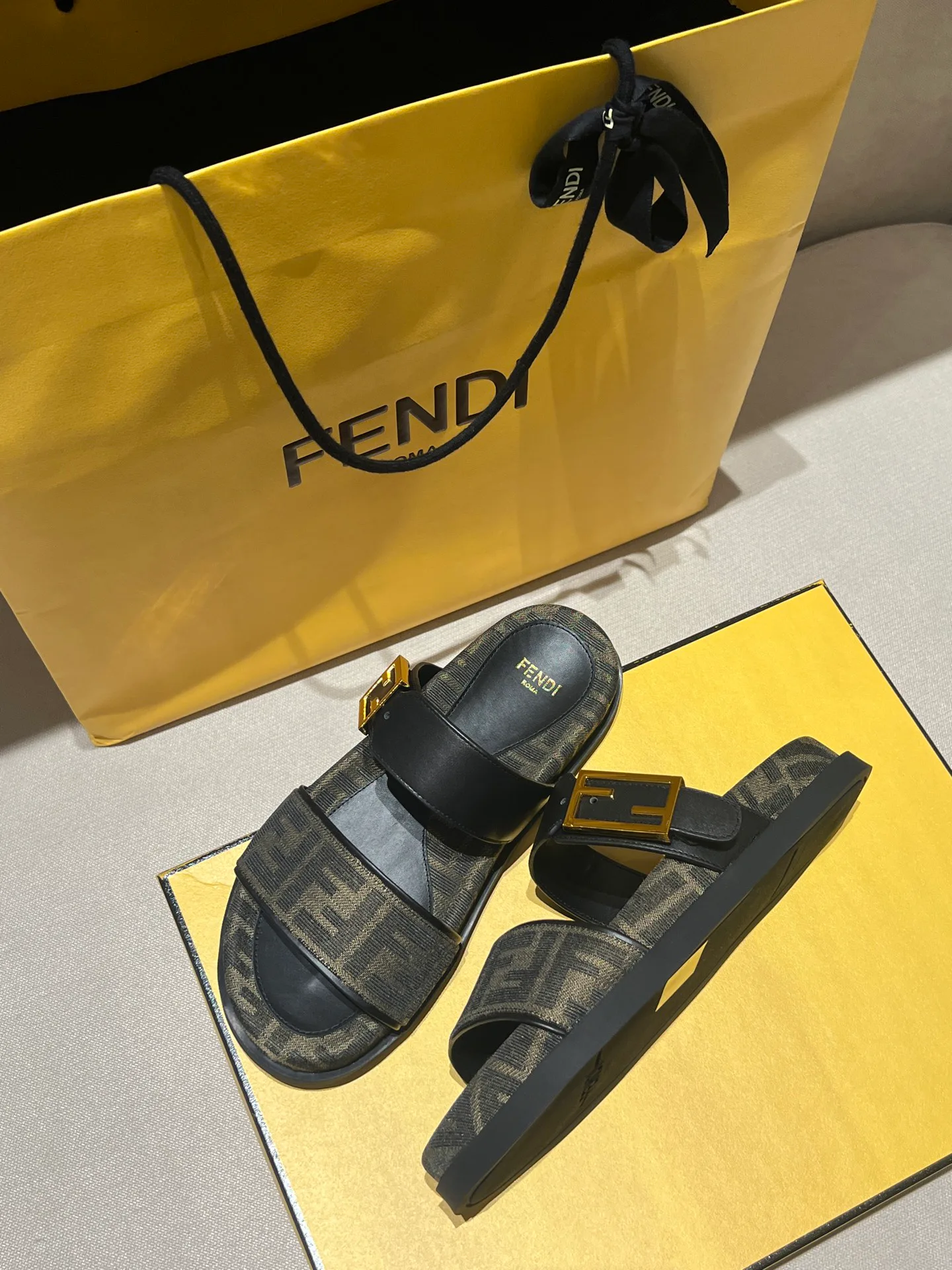 Сандалии Женские Fendi 11620513