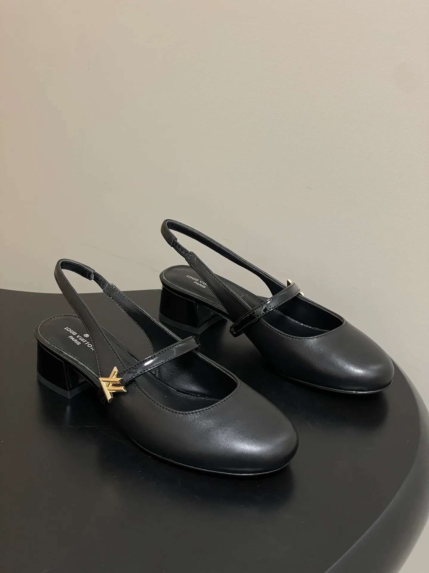 Босоножки Женские Louis Vuitton 11628714