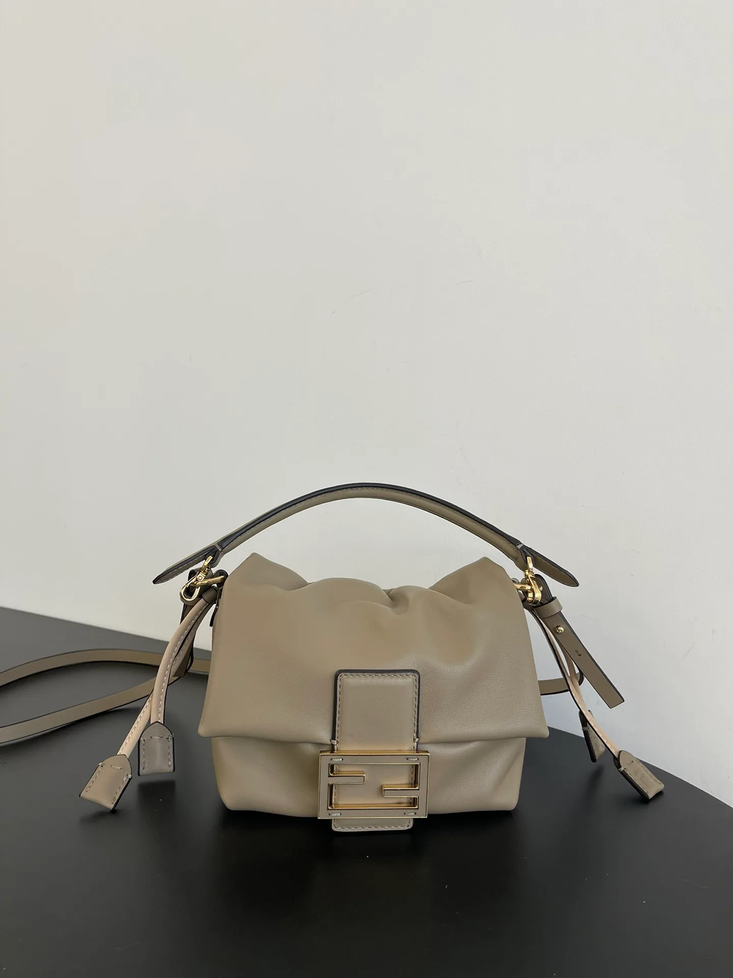 Классические Сумки Женские Fendi 13546207