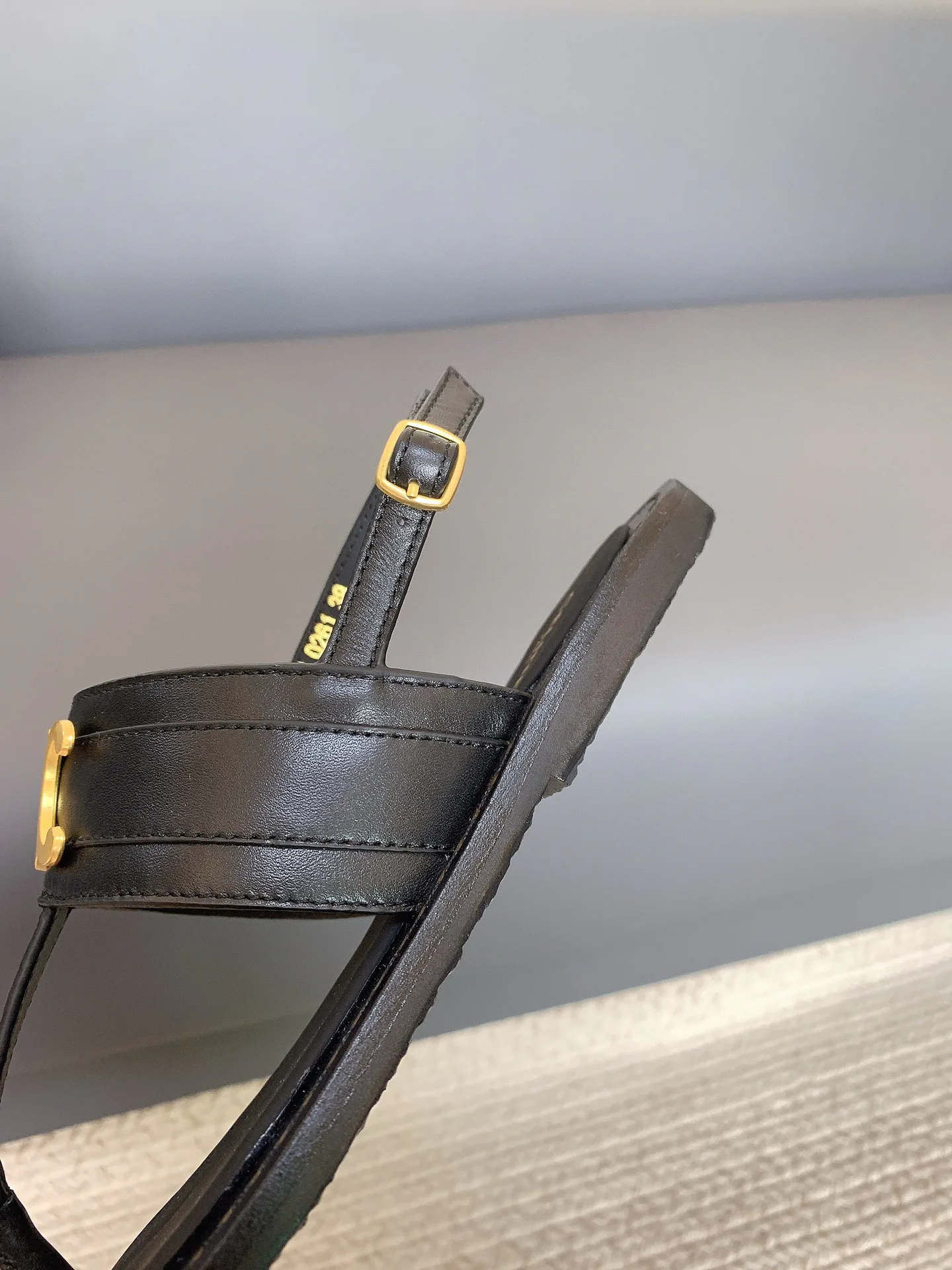 Шлепанцы Женские Celine 17656605