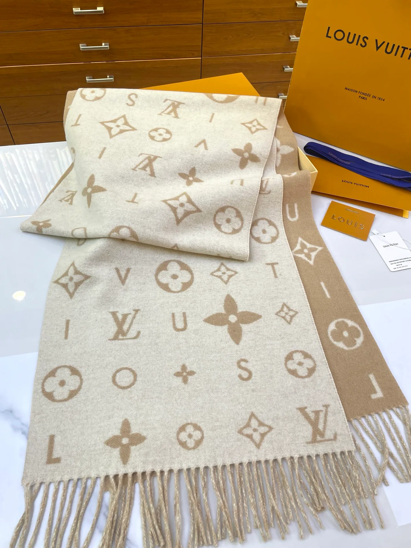 Шарфы Louis Vuitton 1981570