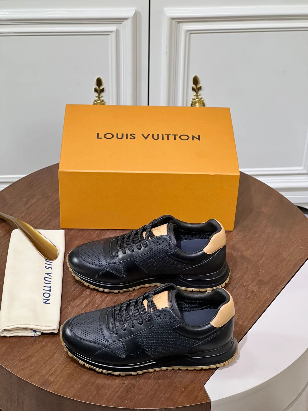 Кроссовки Мужские Louis Vuitton 18039349