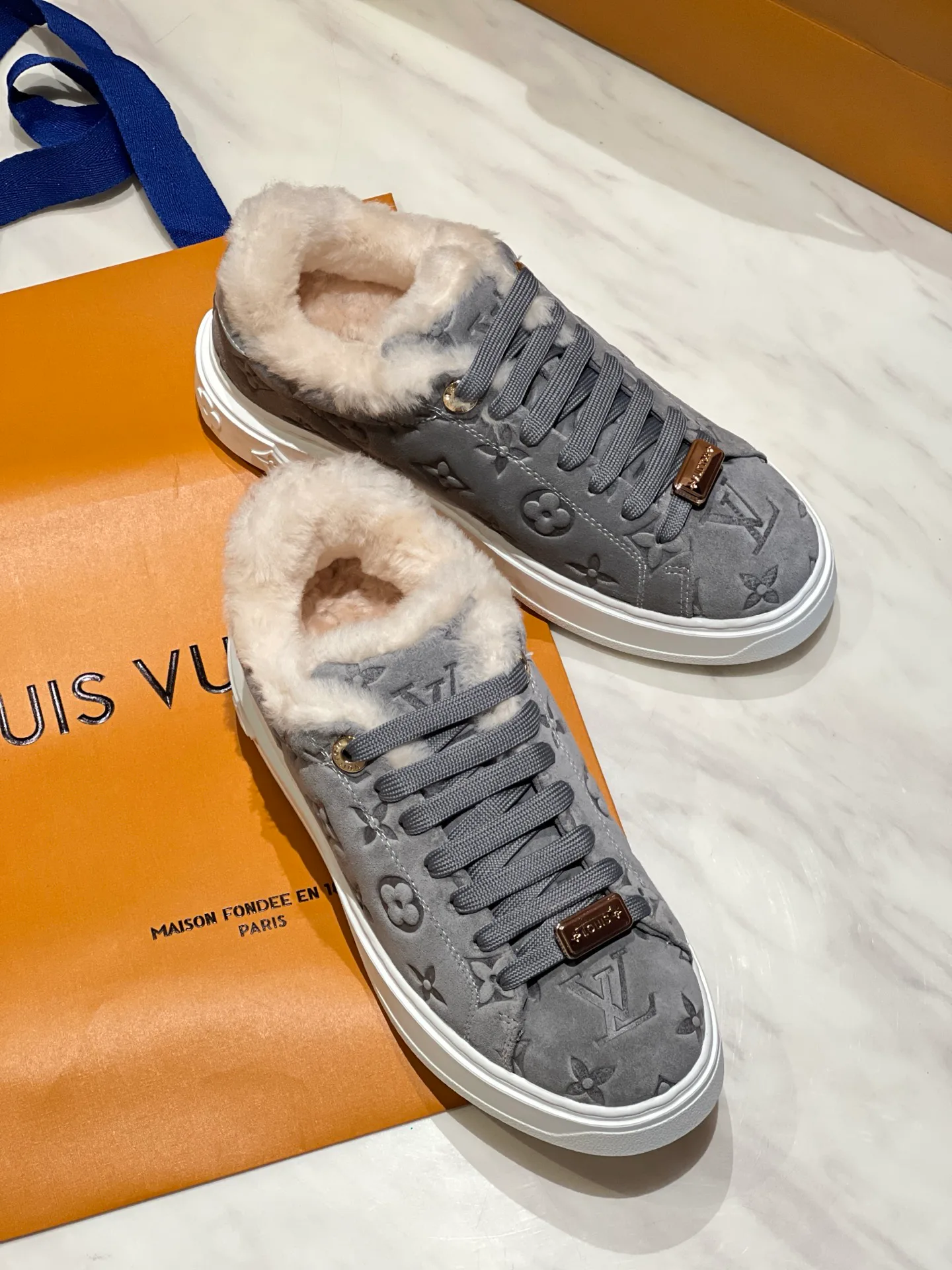 Кроссовки Женские Louis Vuitton 18998314