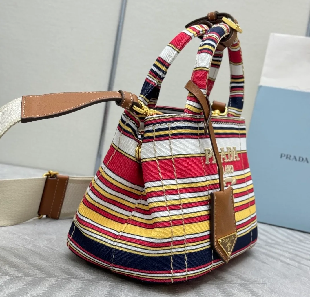 Классические Сумки Женские Prada 11164943