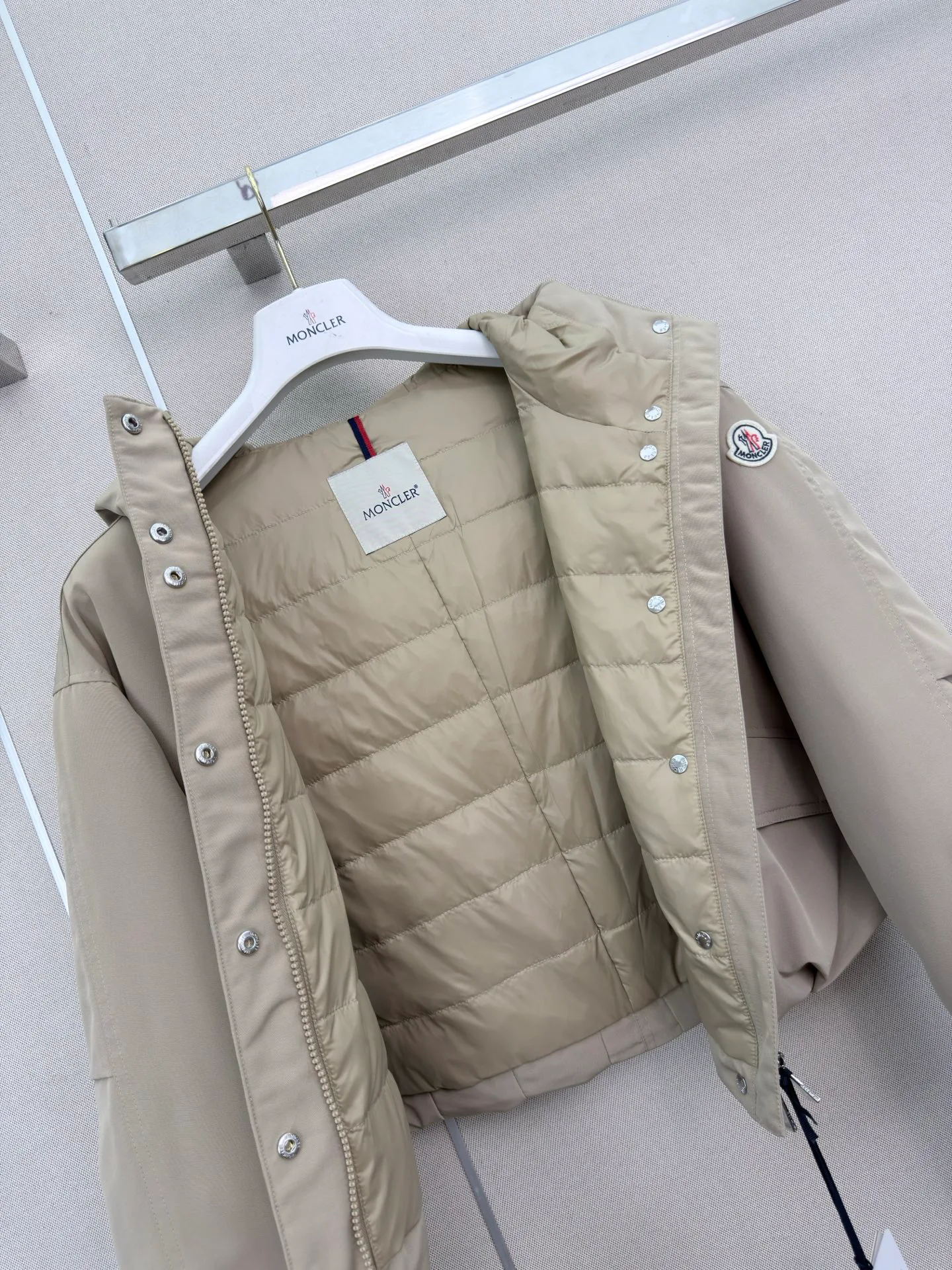 Куртки И Пуховики Женские Moncler 18402396