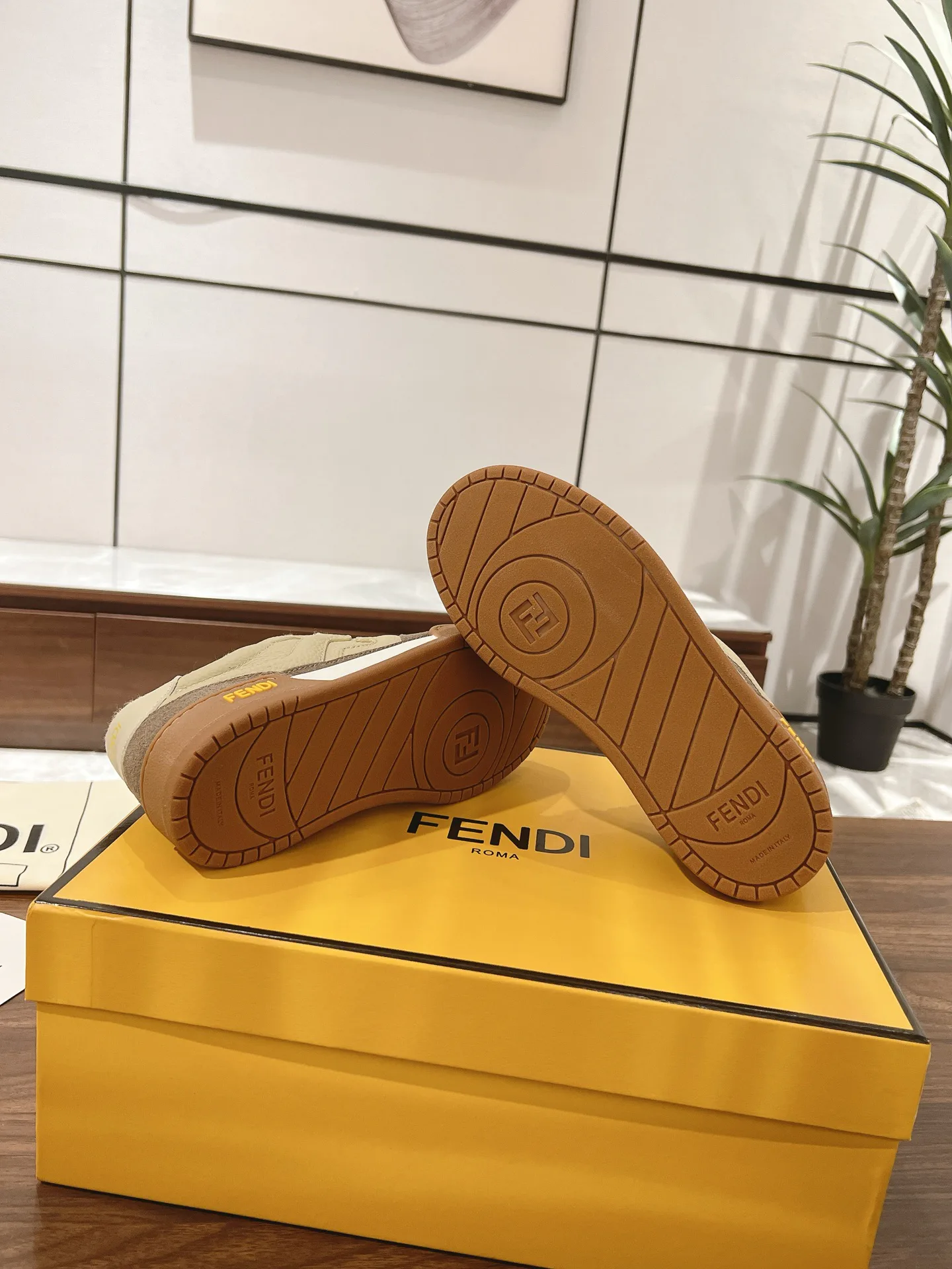 Кроссовки Женские Fendi 18219593