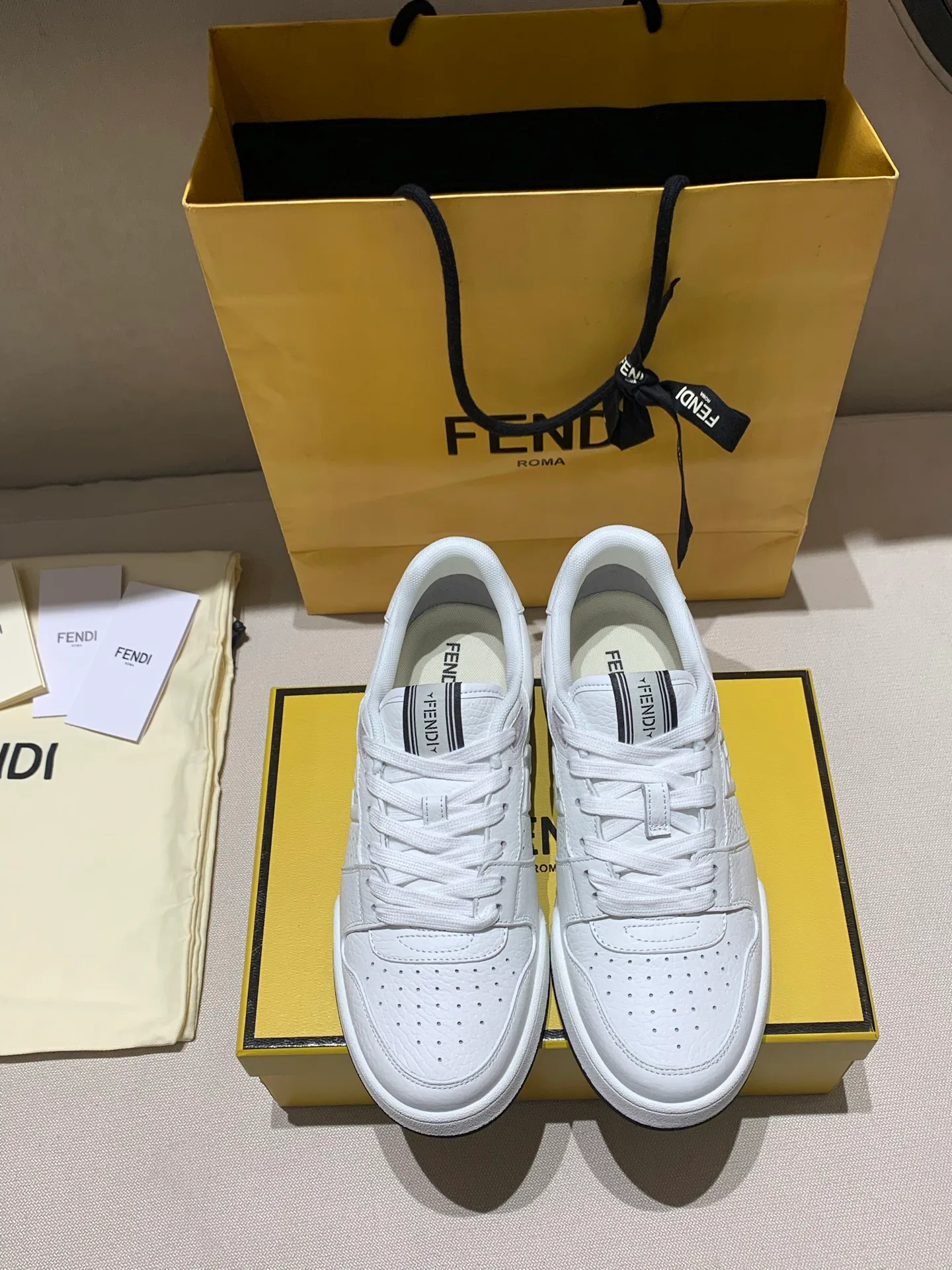 Кроссовки Женские Fendi 18228115