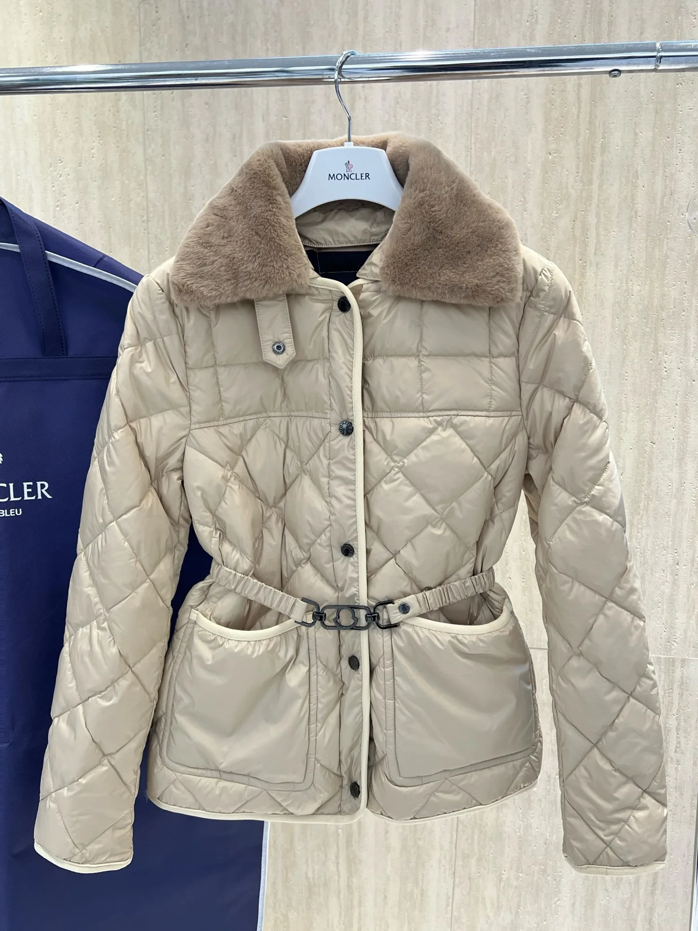 Куртки И Пуховики Мужские Moncler 18231457