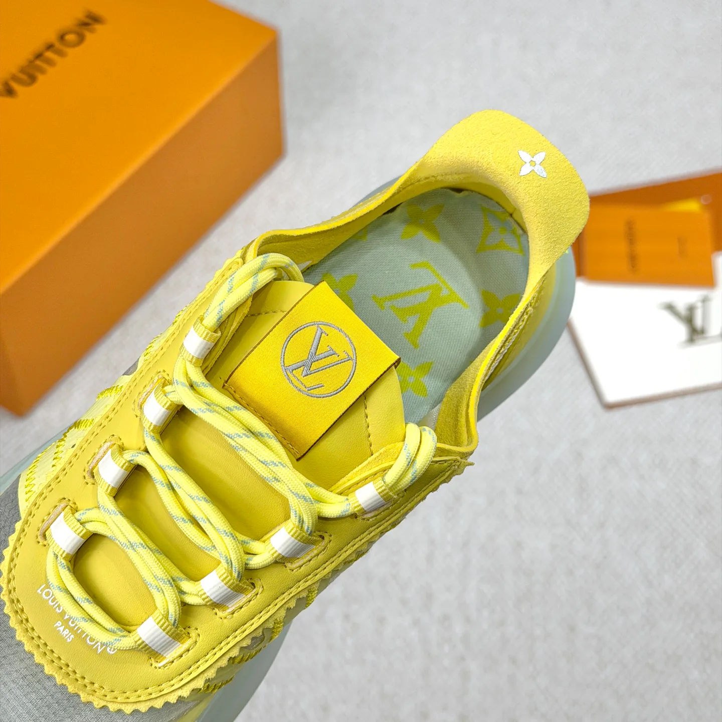 Кроссовки Женские Louis Vuitton 18265149