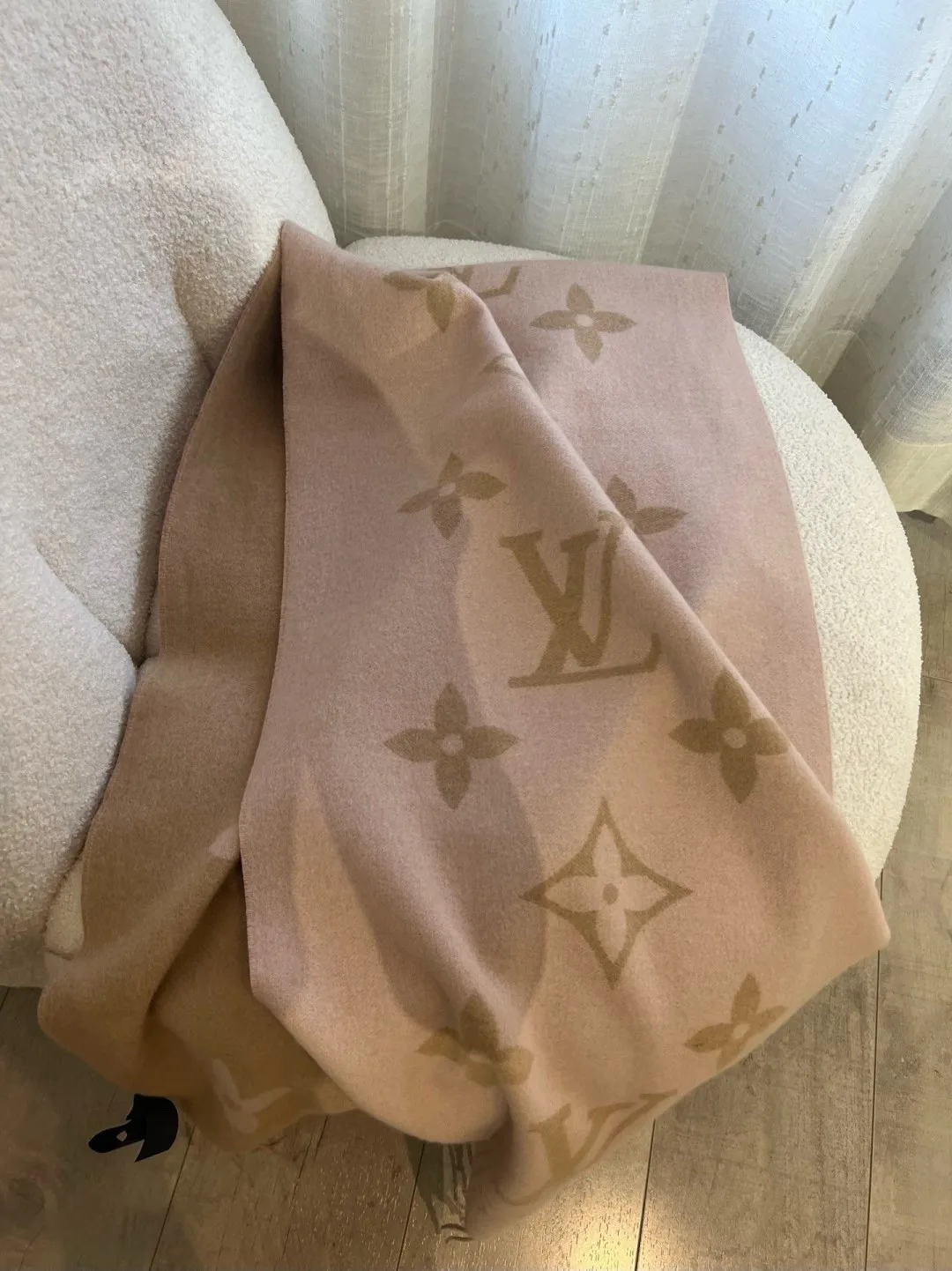 Шарфы Louis Vuitton 18141173