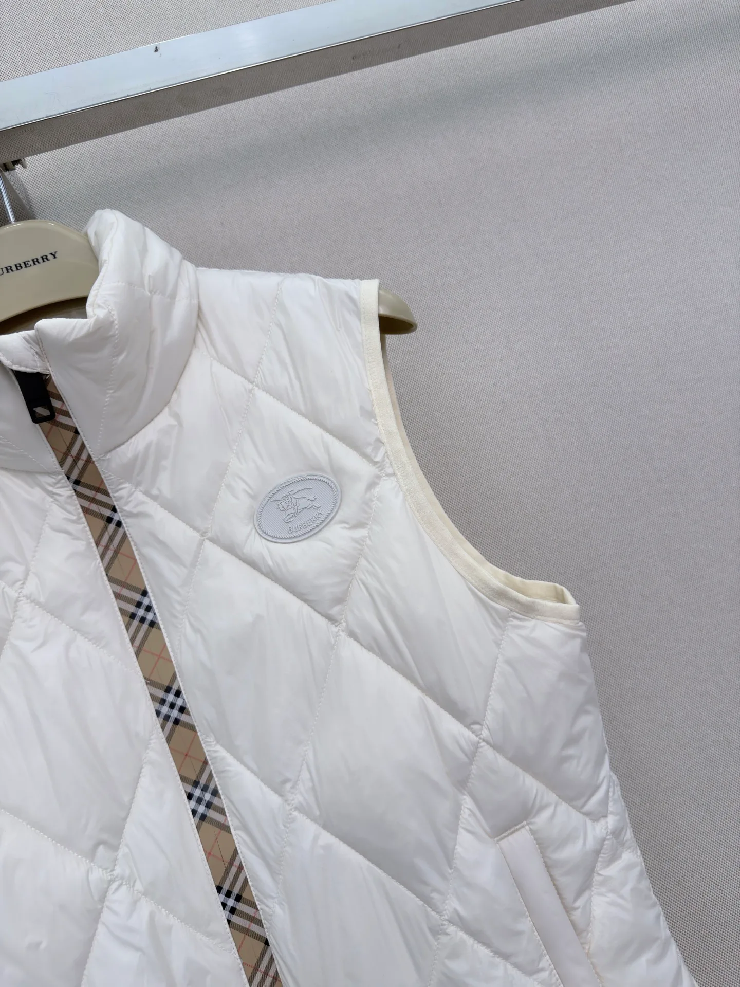 Жилеты Женские Burberry 18839029