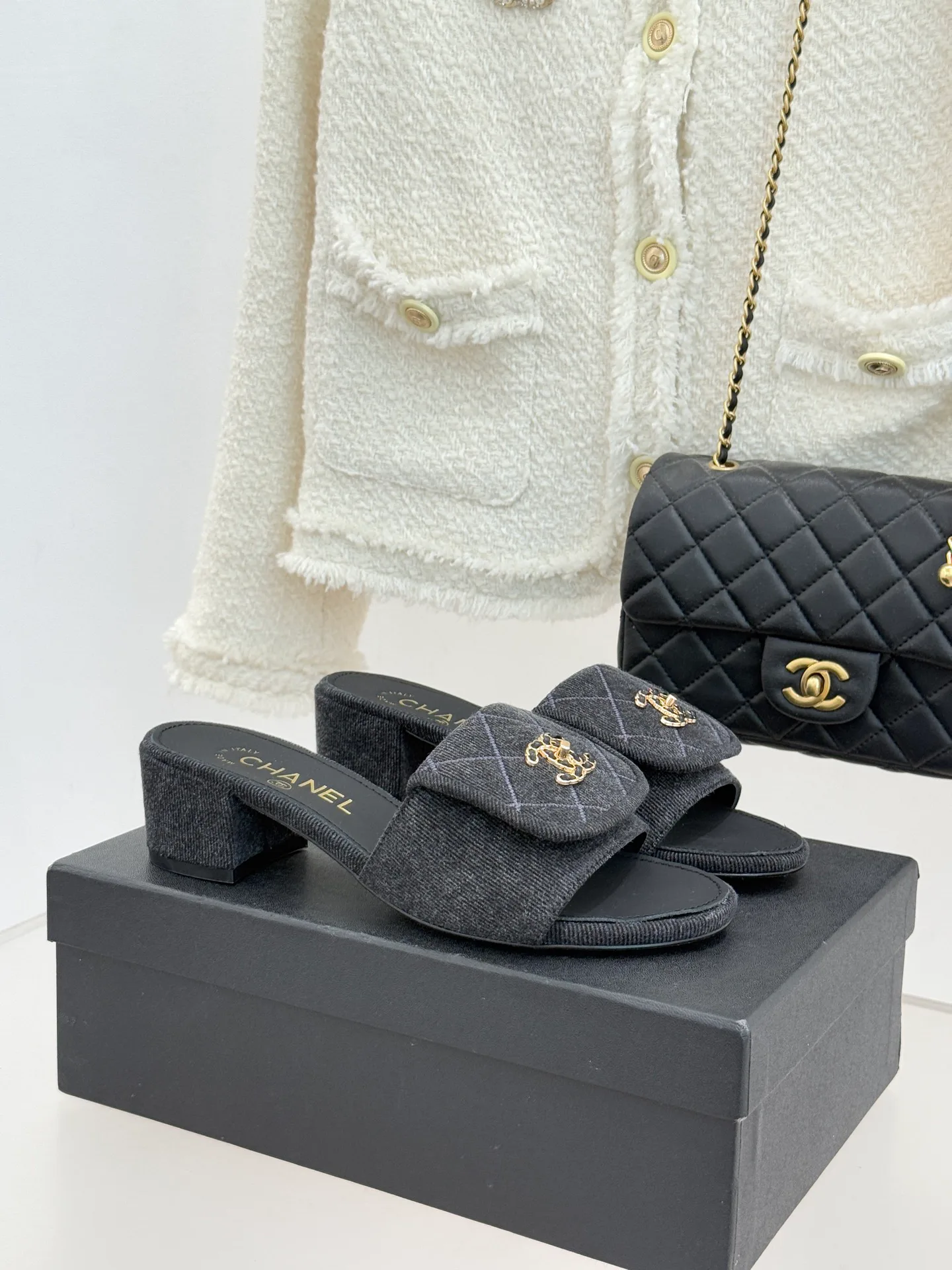 Шлепанцы Женские Chanel 9499370