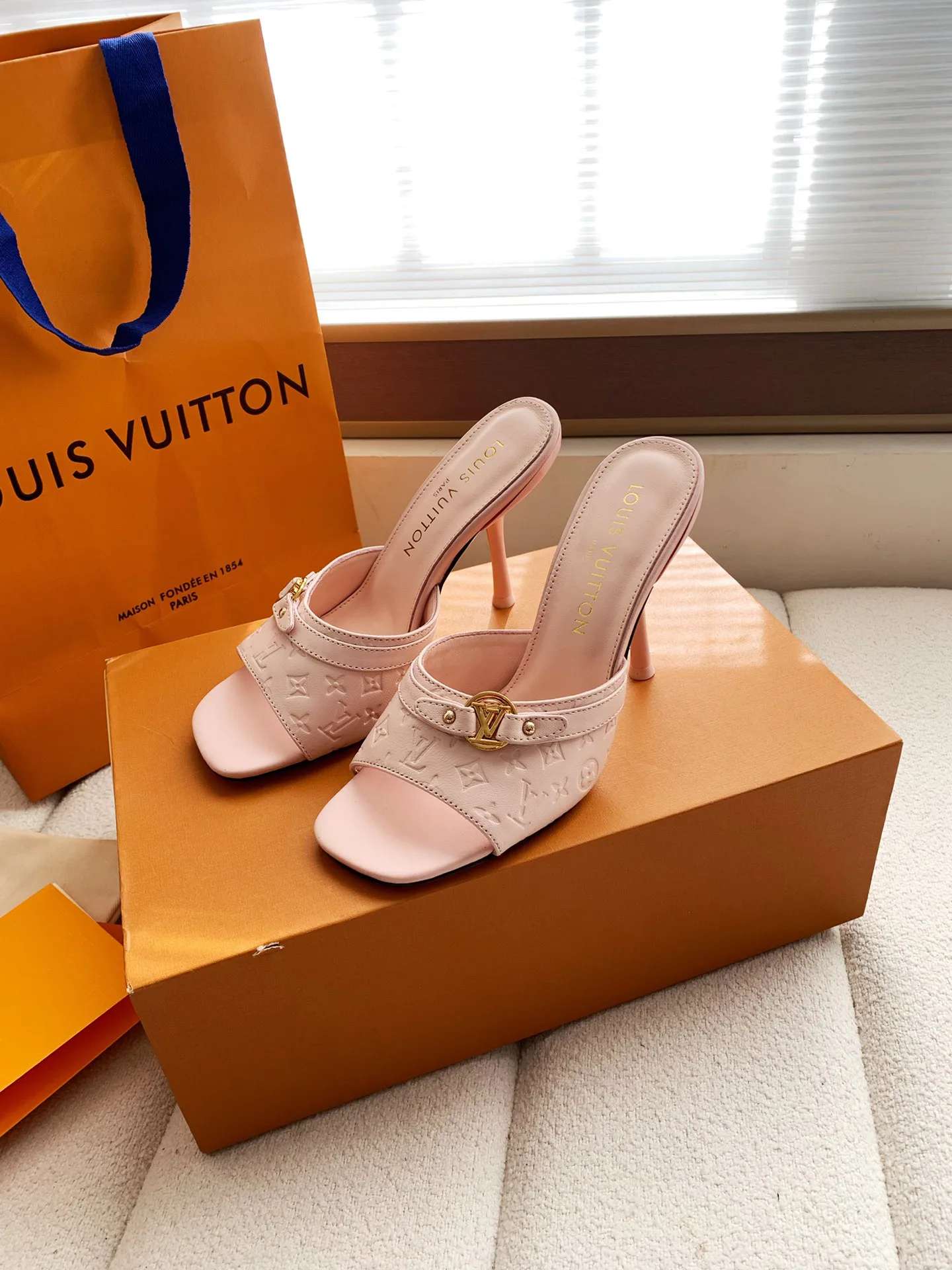 Босоножки Женские Louis Vuitton 10461969