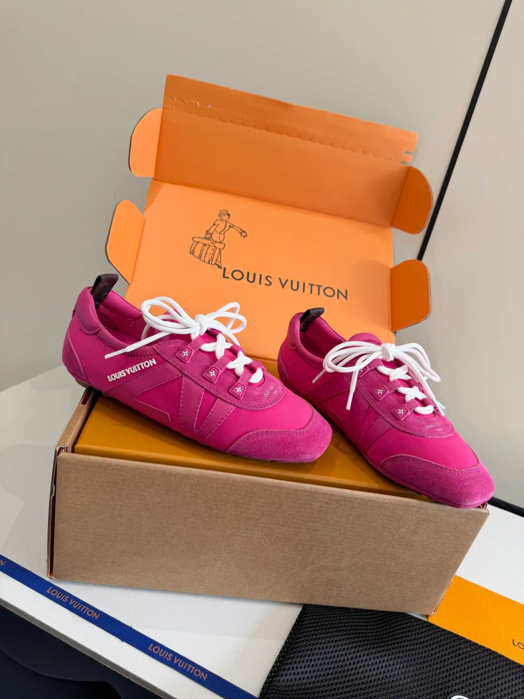 Кроссовки Женские Louis Vuitton 1450981