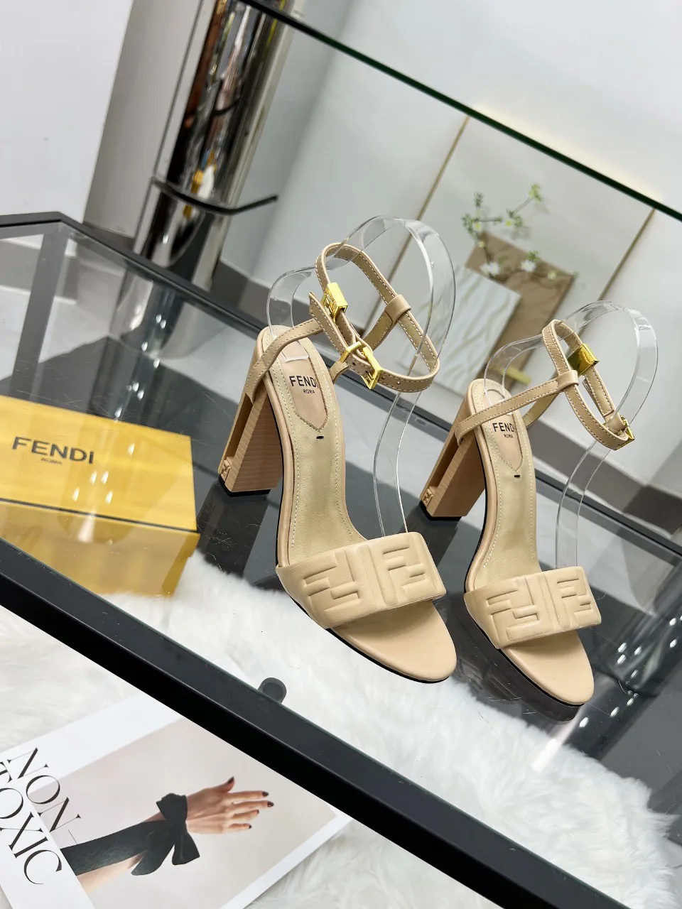Босоножки Женские Fendi 31870