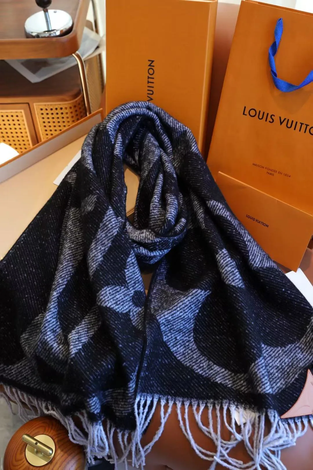 Шарфы Louis Vuitton 3981408