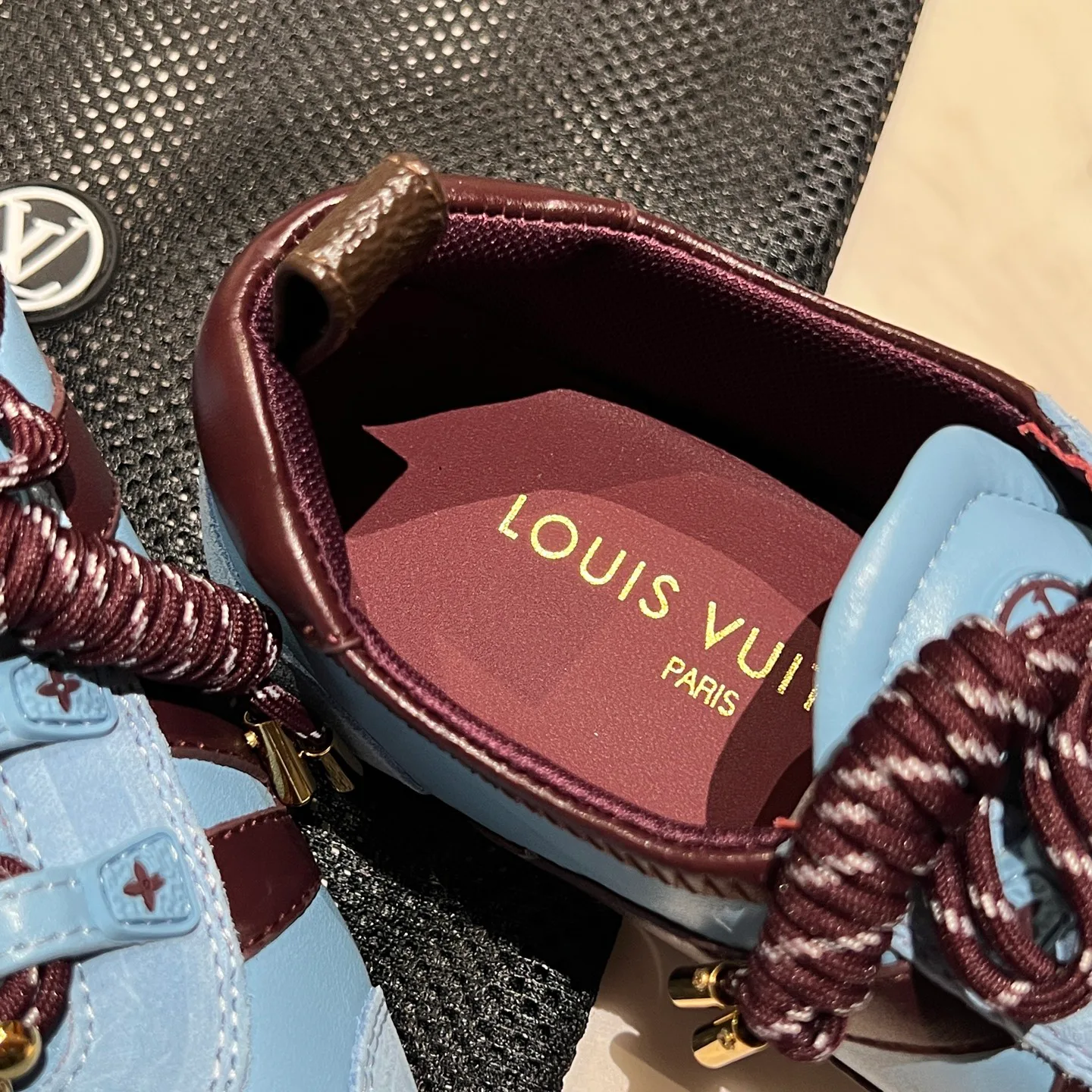 Кроссовки Женские Louis Vuitton 18194163
