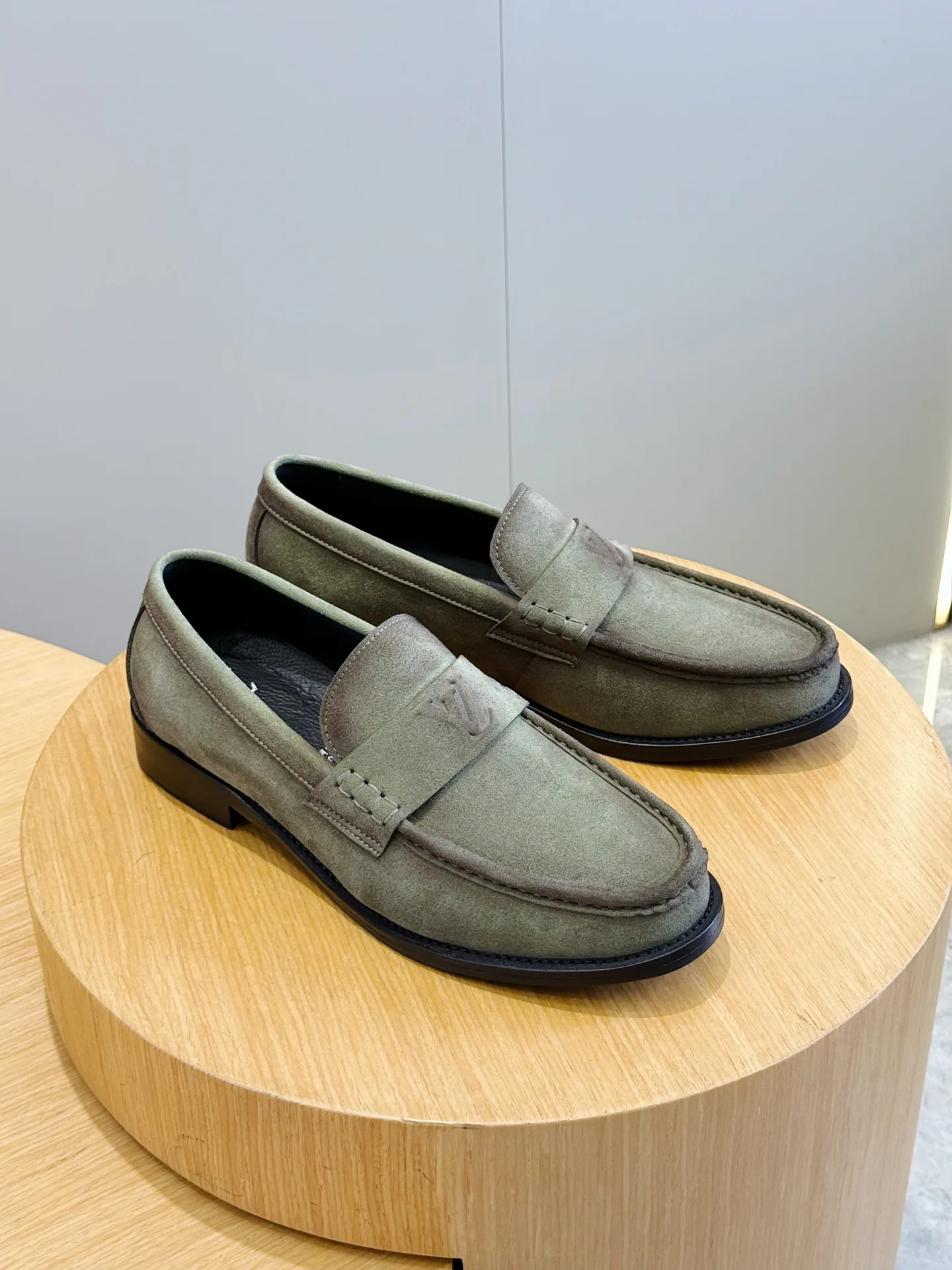 Лоферы И Туфли Мужские Louis Vuitton 18247428