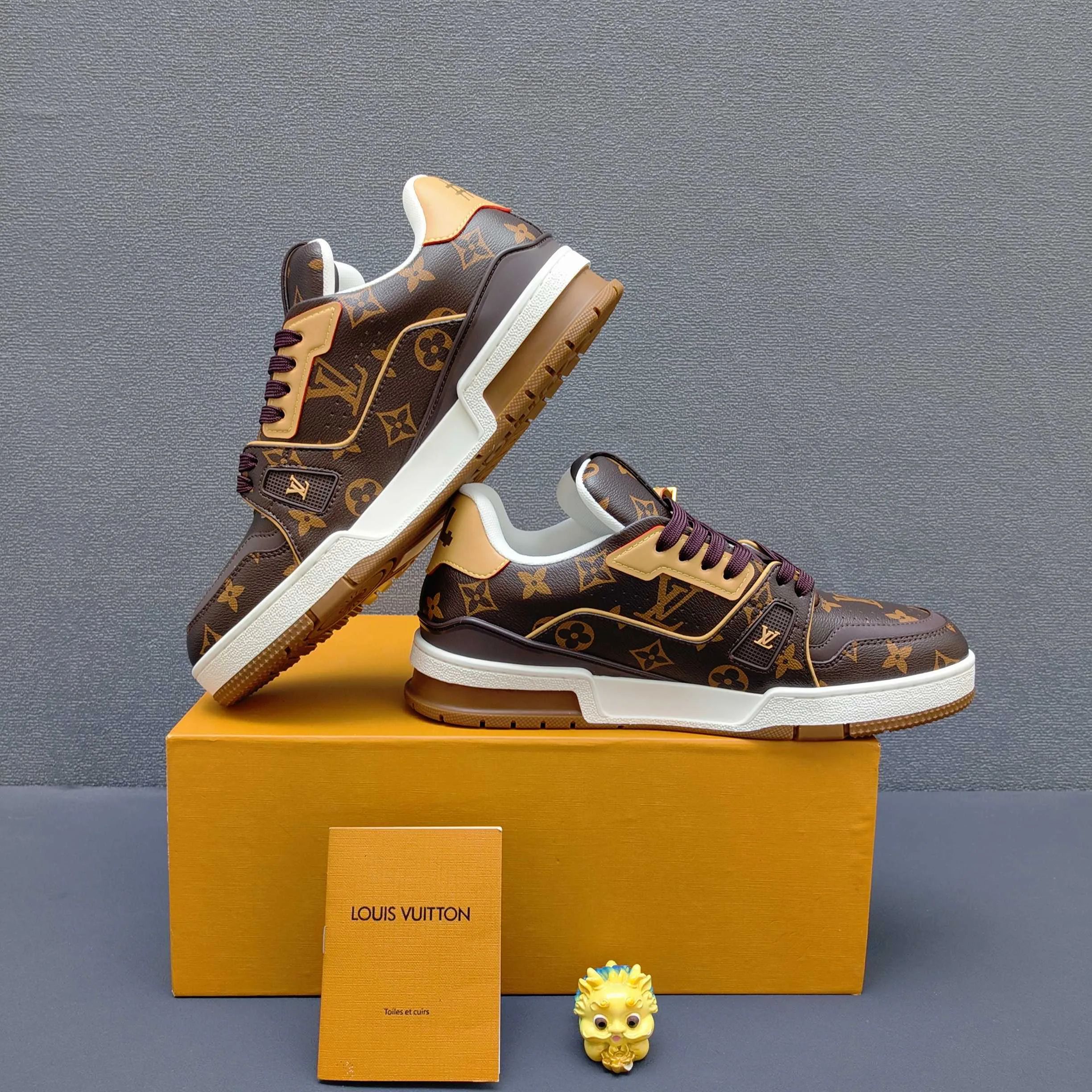Кроссовки Женские Louis Vuitton 17725111