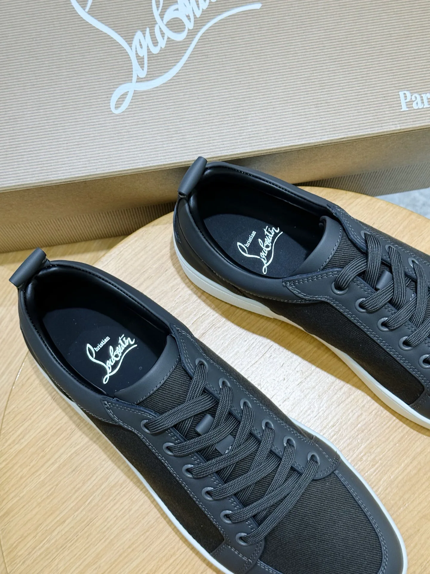 Кроссовки Мужские Christian Louboutin 19000093