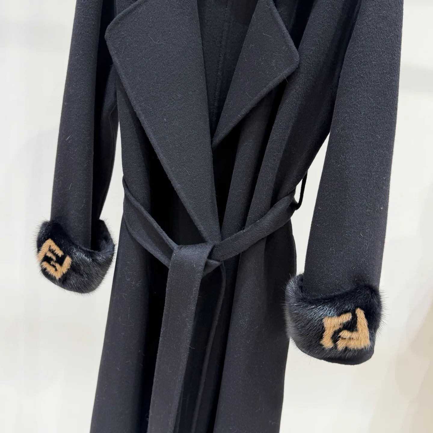 Пальто Женские Fendi 18701575