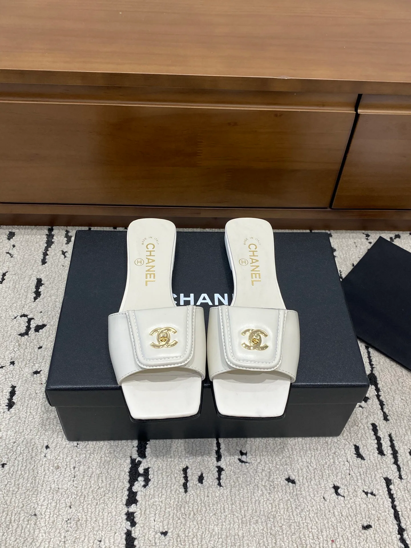 Шлепанцы Женские Chanel 13321040
