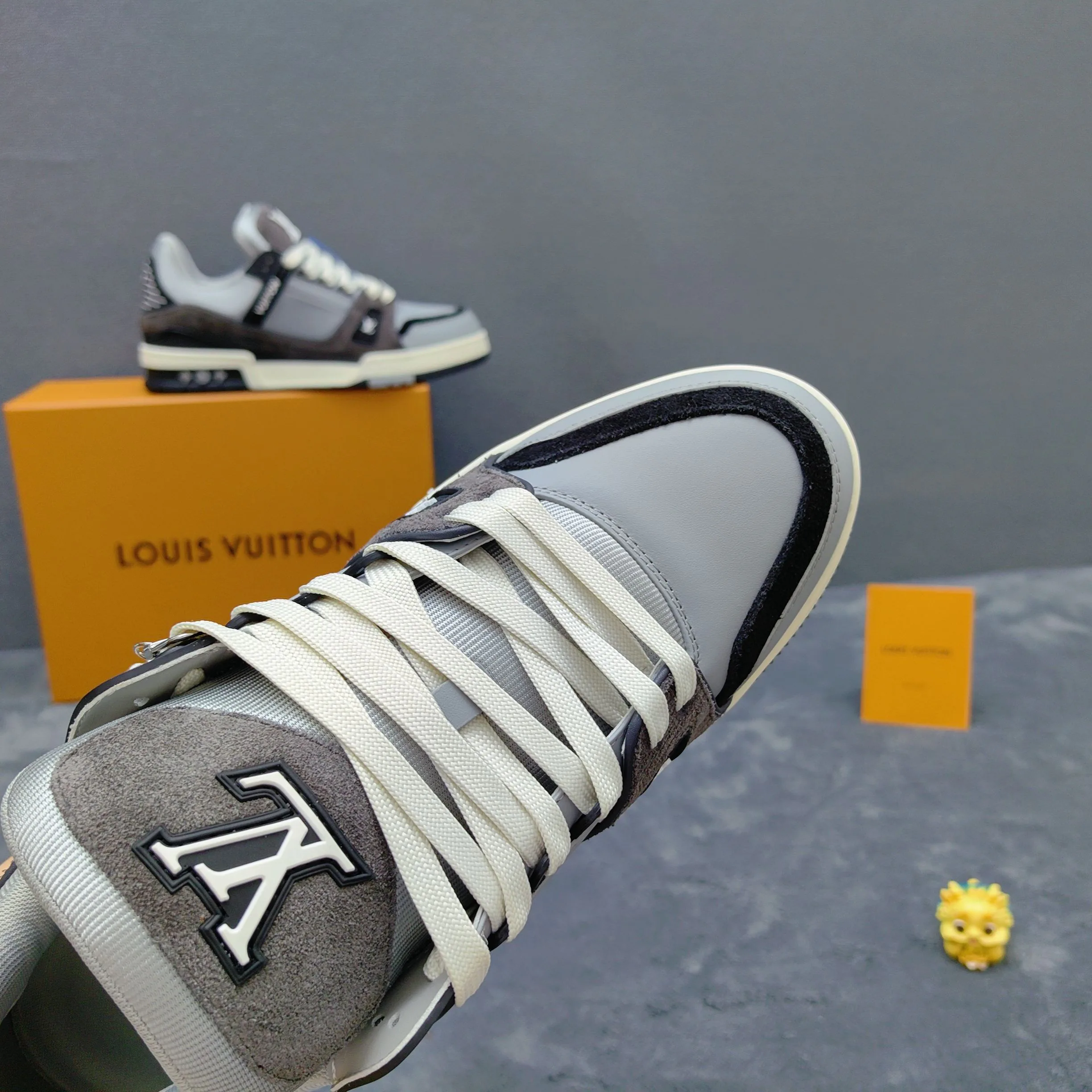 Кроссовки Женские Louis Vuitton 17957140